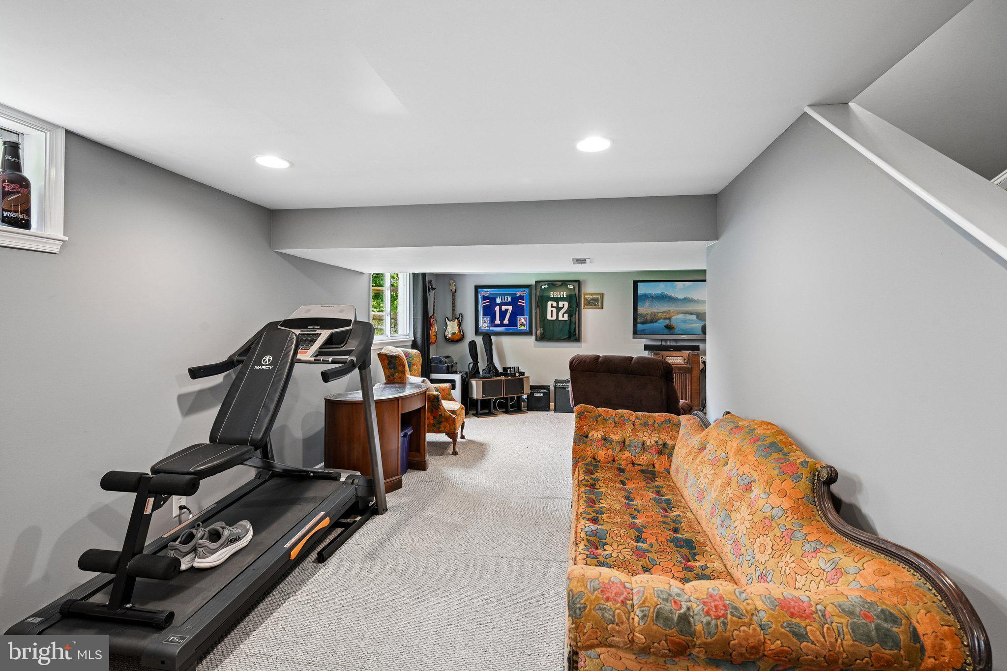 HAWTHORNE LANE - Residential