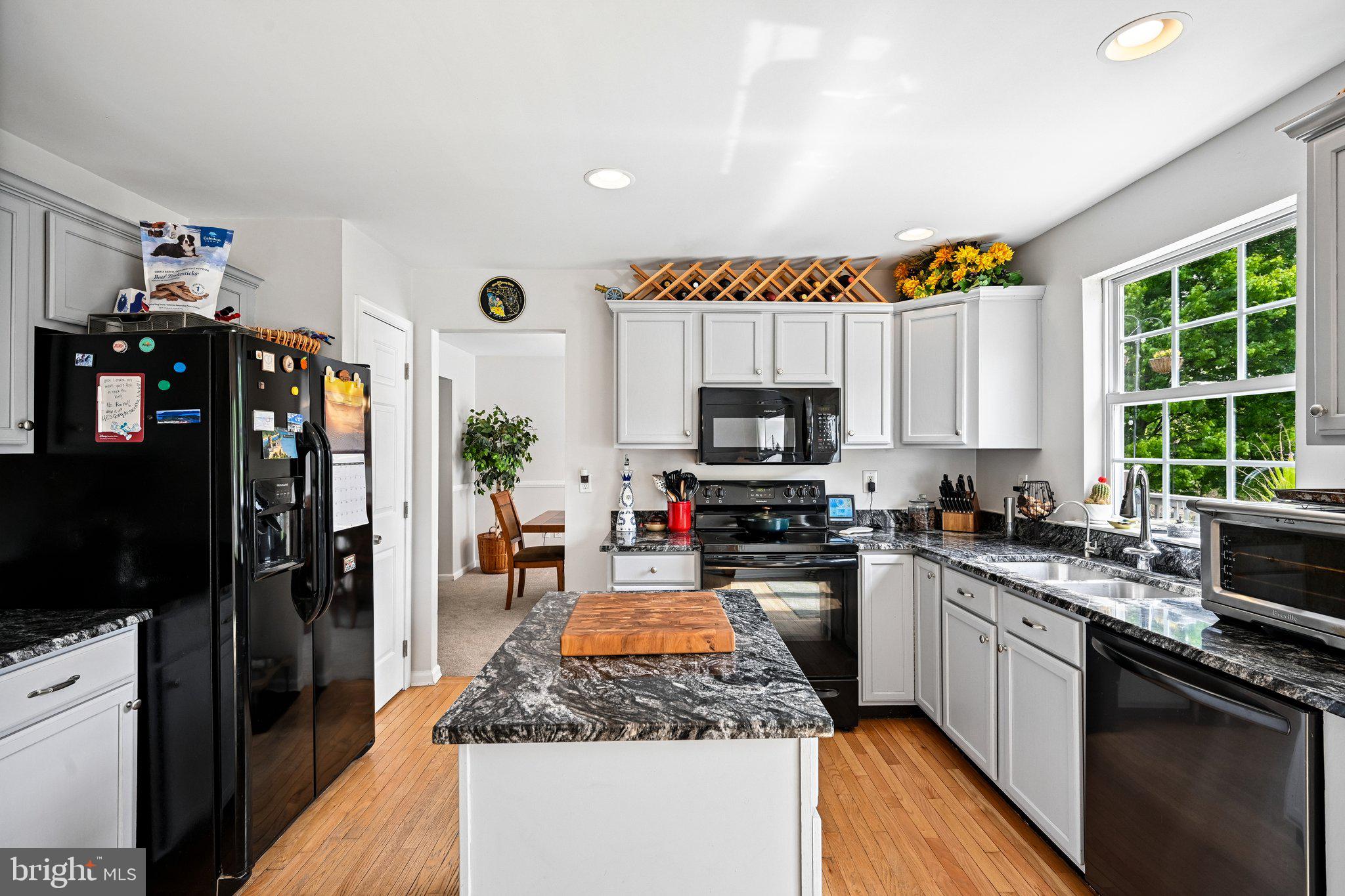 HAWTHORNE LANE - Residential