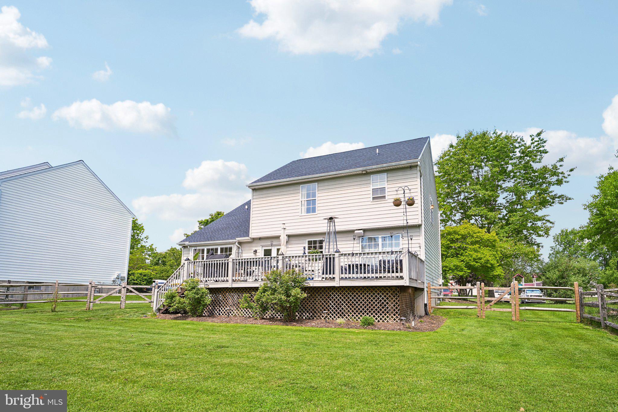 HAWTHORNE LANE - Residential