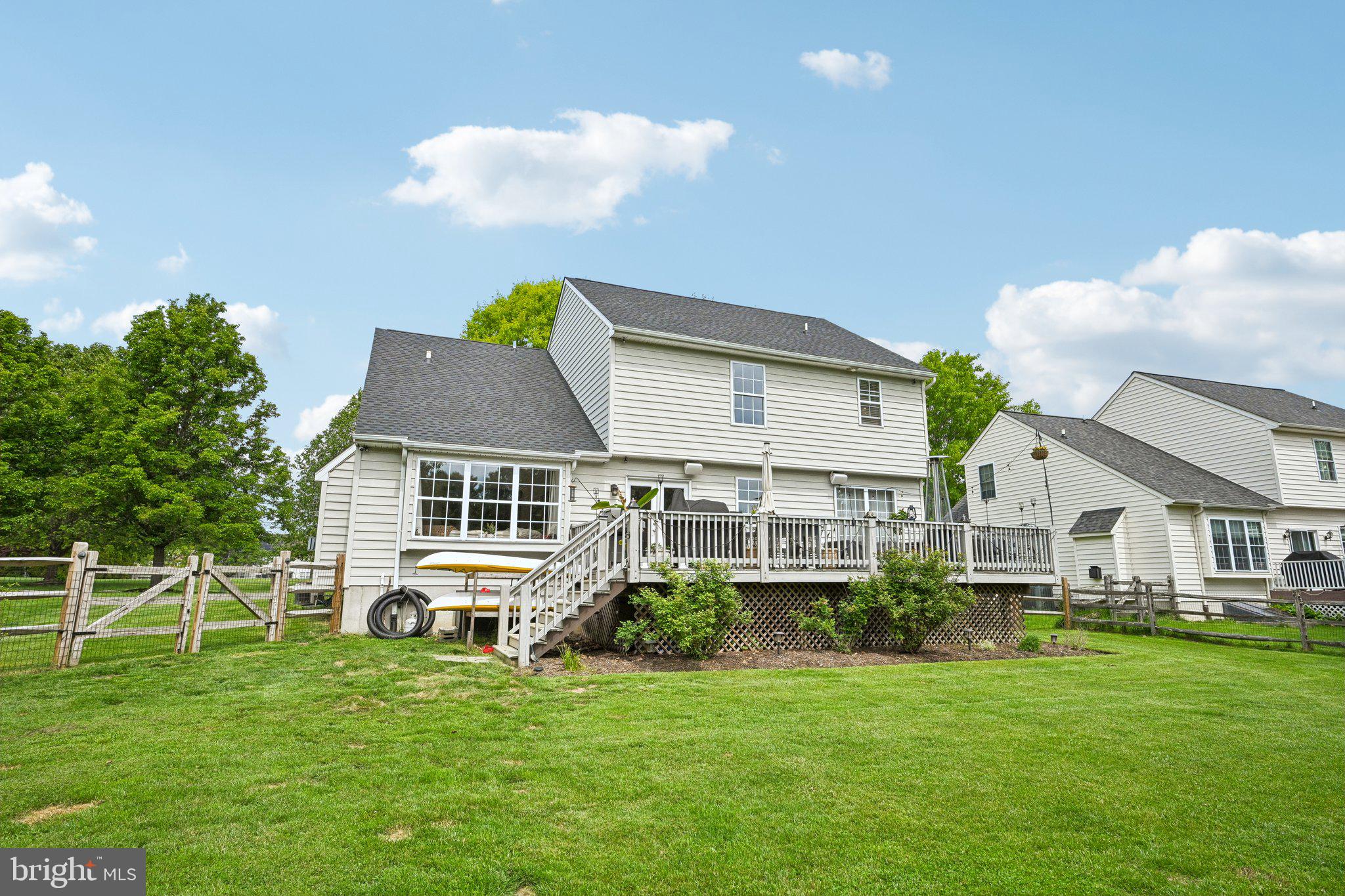 HAWTHORNE LANE - Residential
