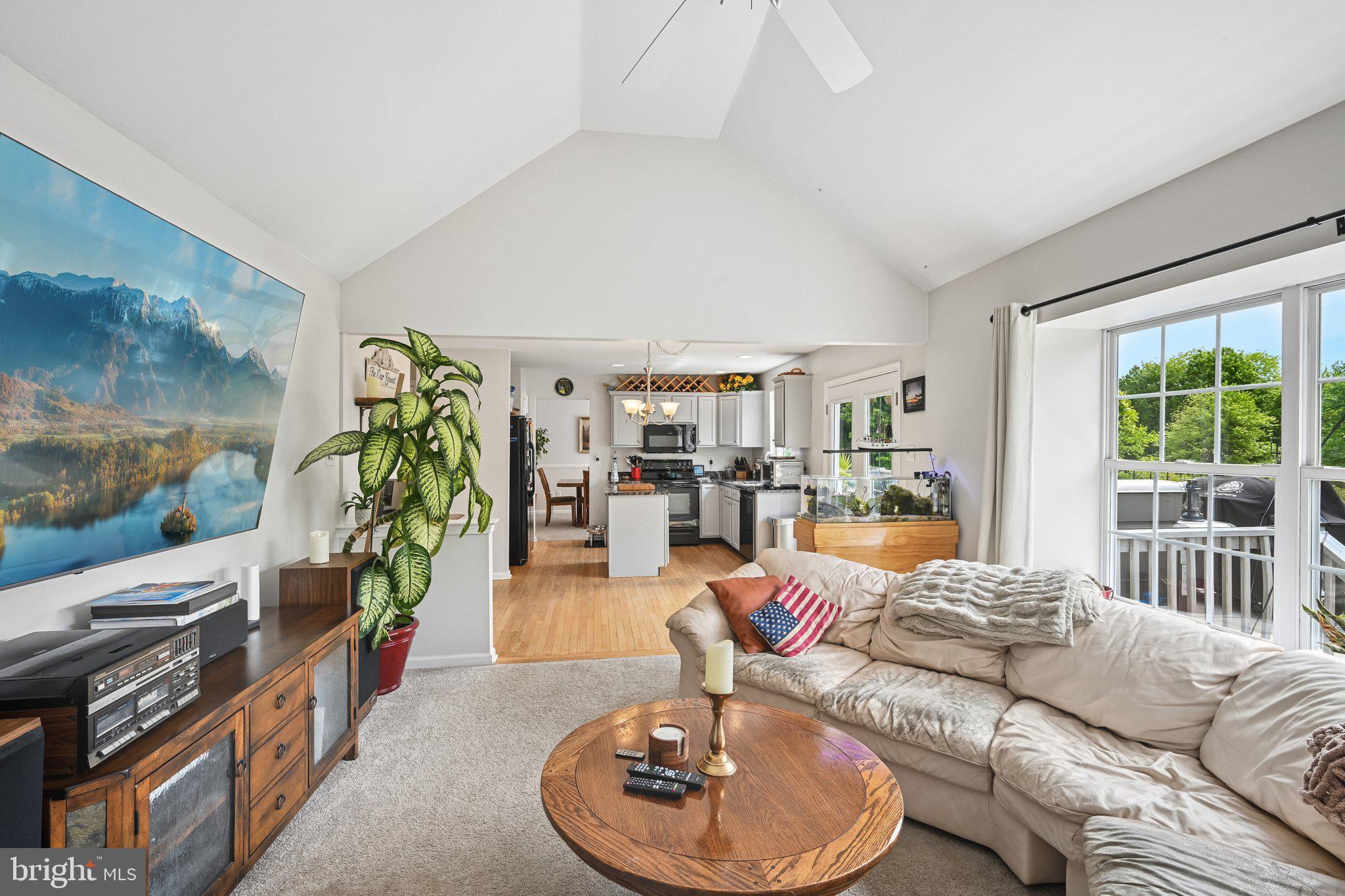 HAWTHORNE LANE - Residential