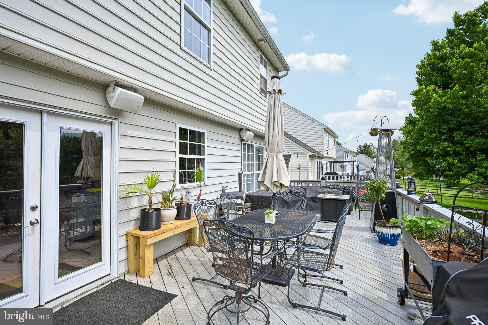 HAWTHORNE LANE - Residential