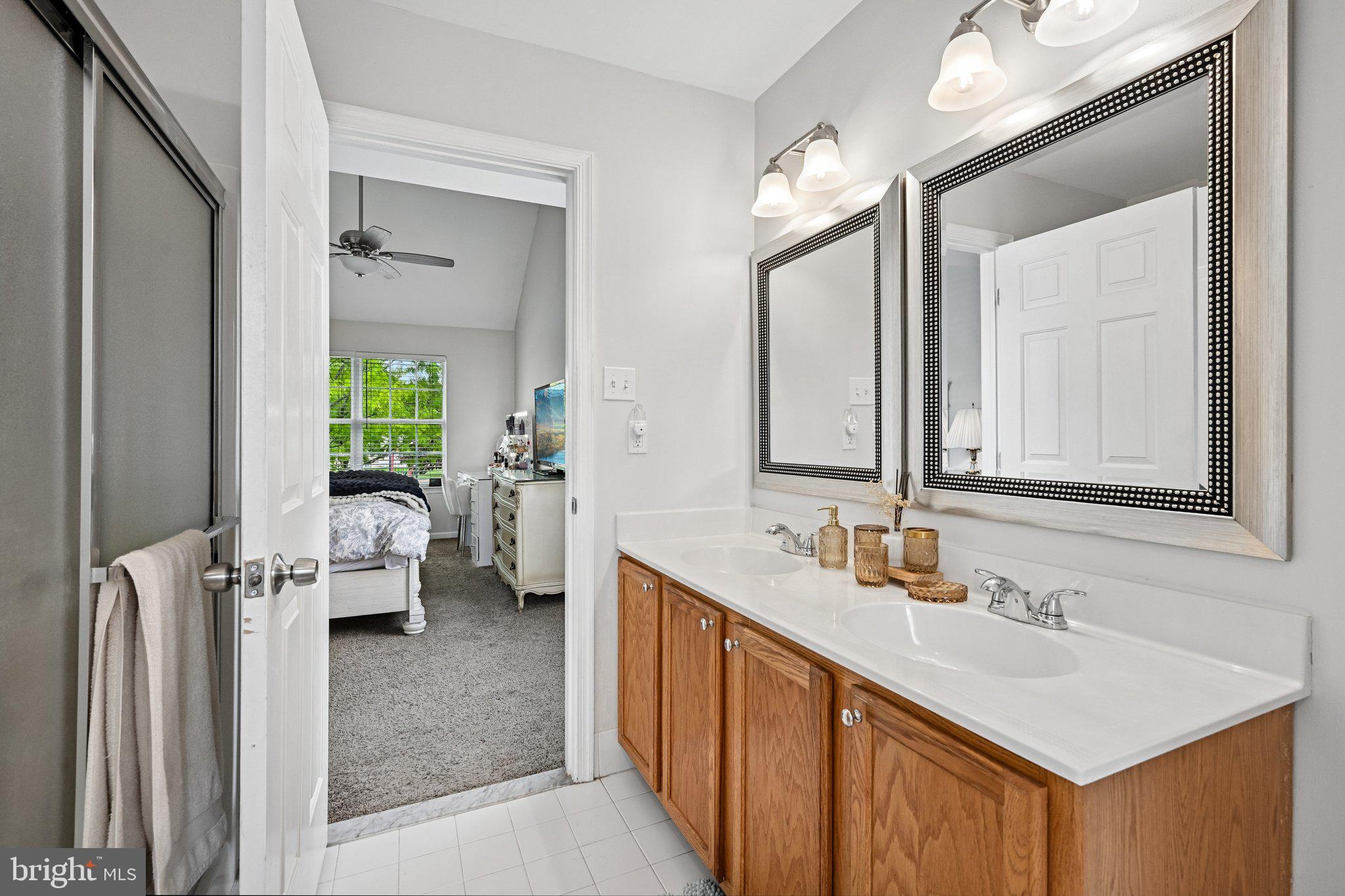 HAWTHORNE LANE - Residential