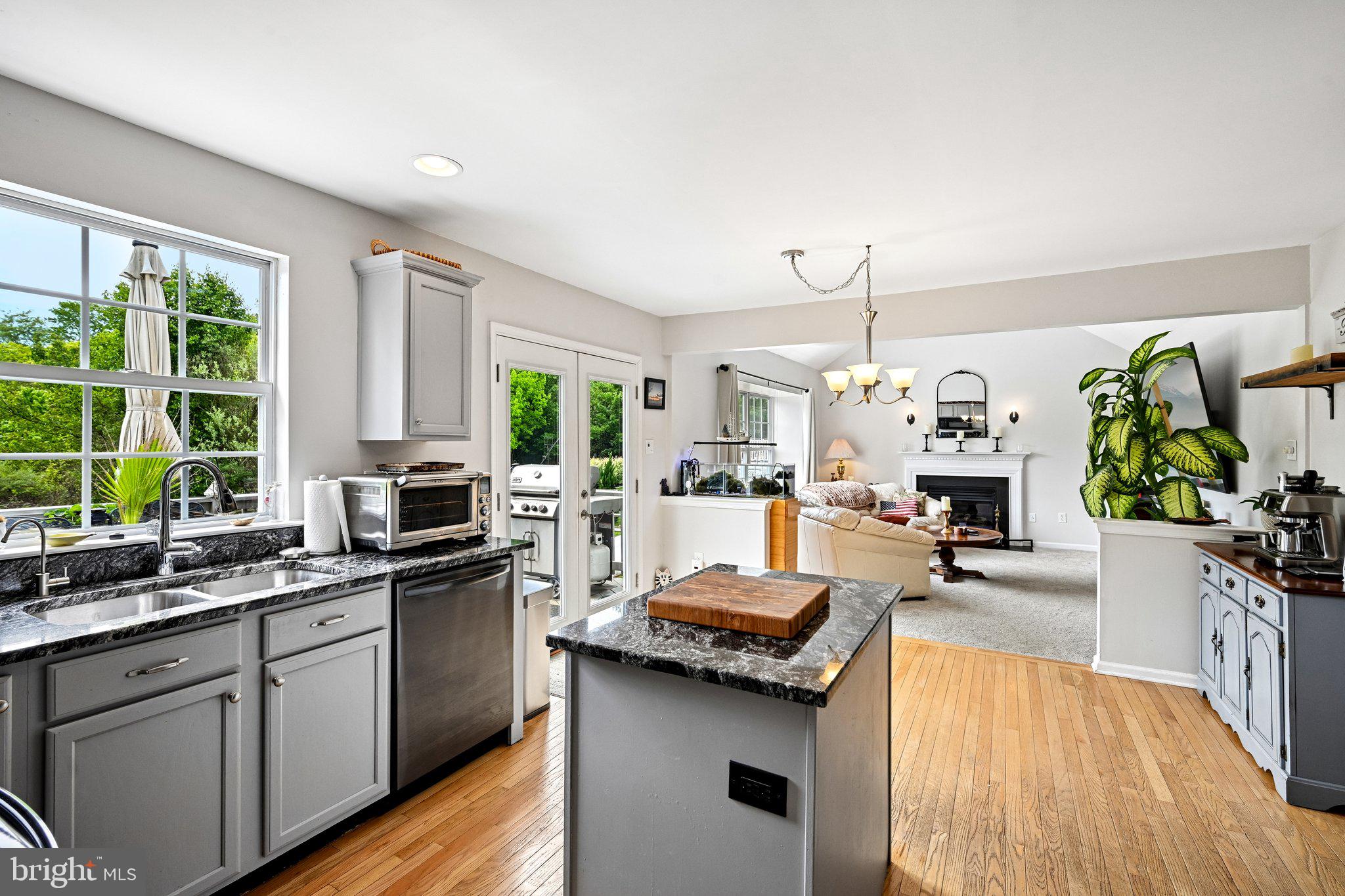 HAWTHORNE LANE - Residential