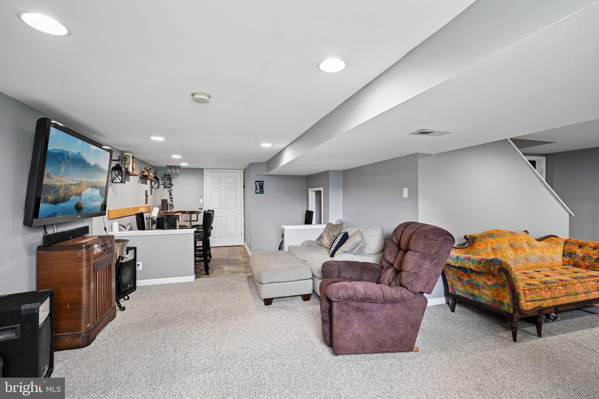 HAWTHORNE LANE - Residential