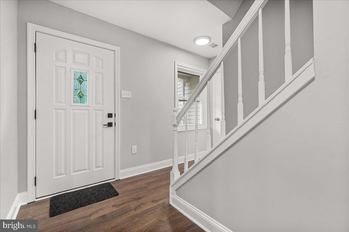 6121 DUCKETTS LANE