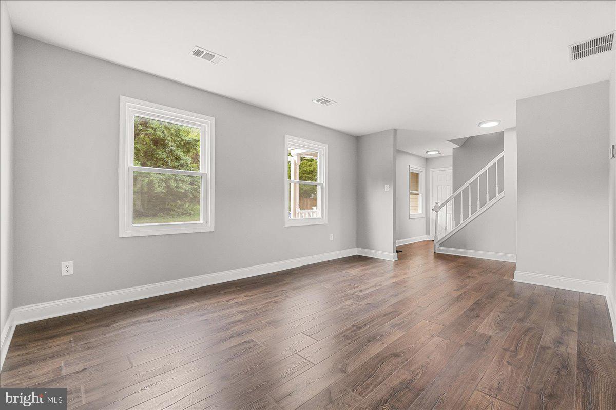 6121 DUCKETTS LANE