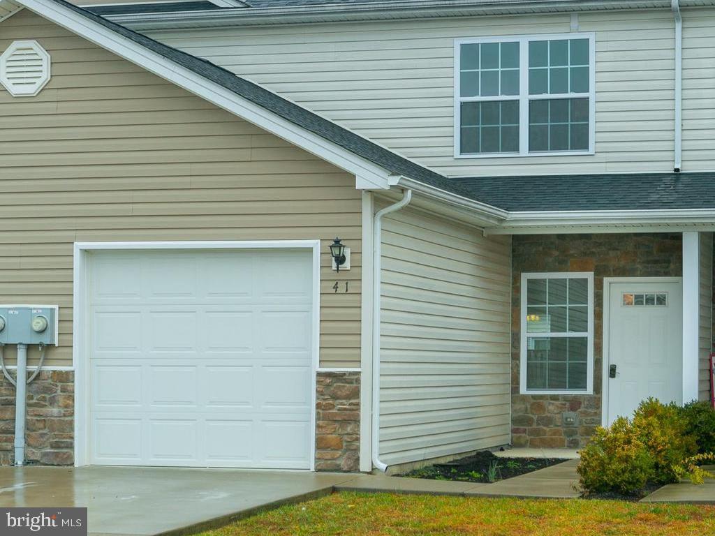 THE TOWNES OF RIDGEWAY - Residential