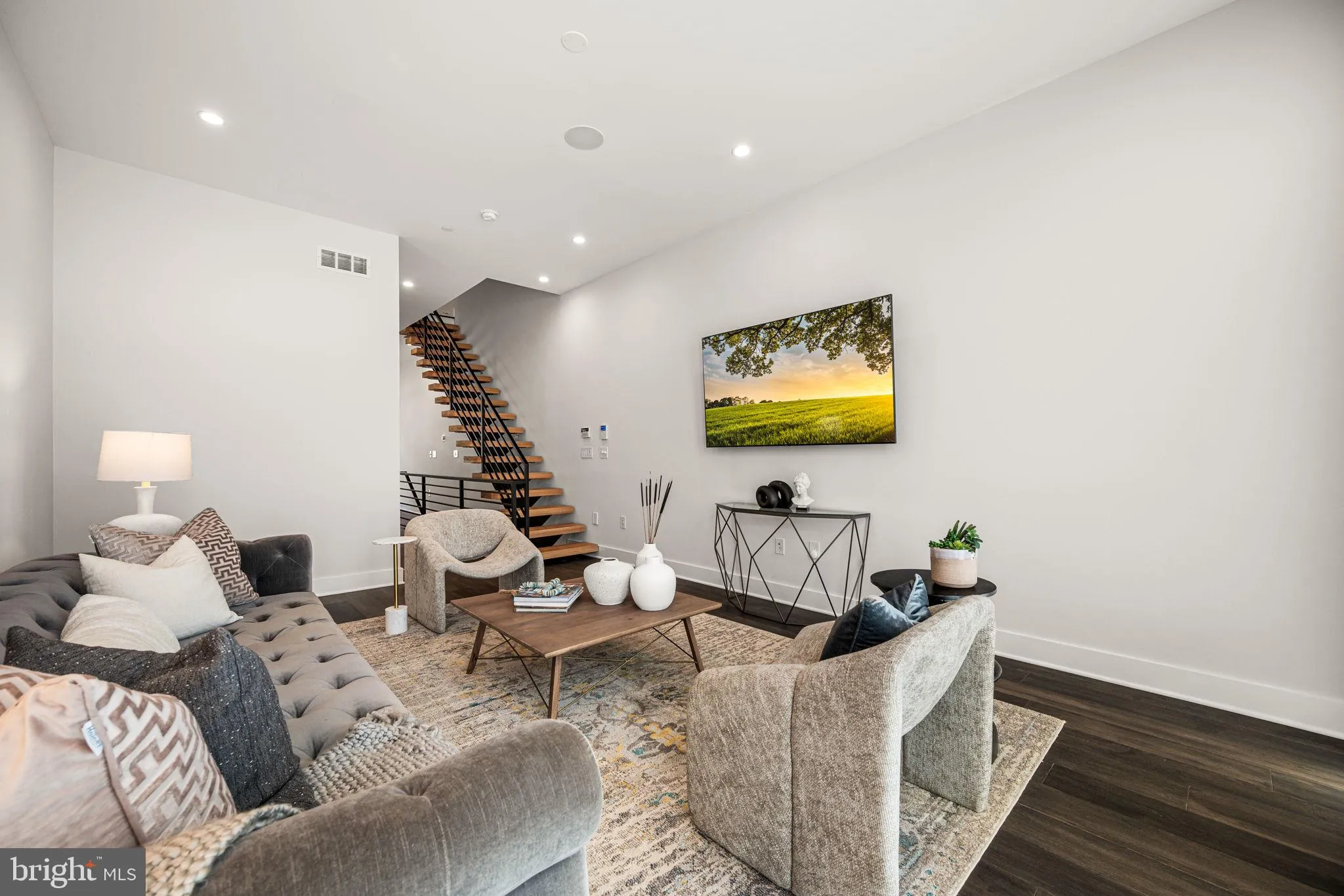 Philadelphia, Pennsylvania 19147, United States, 3 Bedrooms Bedrooms, ,5 BathroomsBathrooms,Residential,Coming Soon,157155