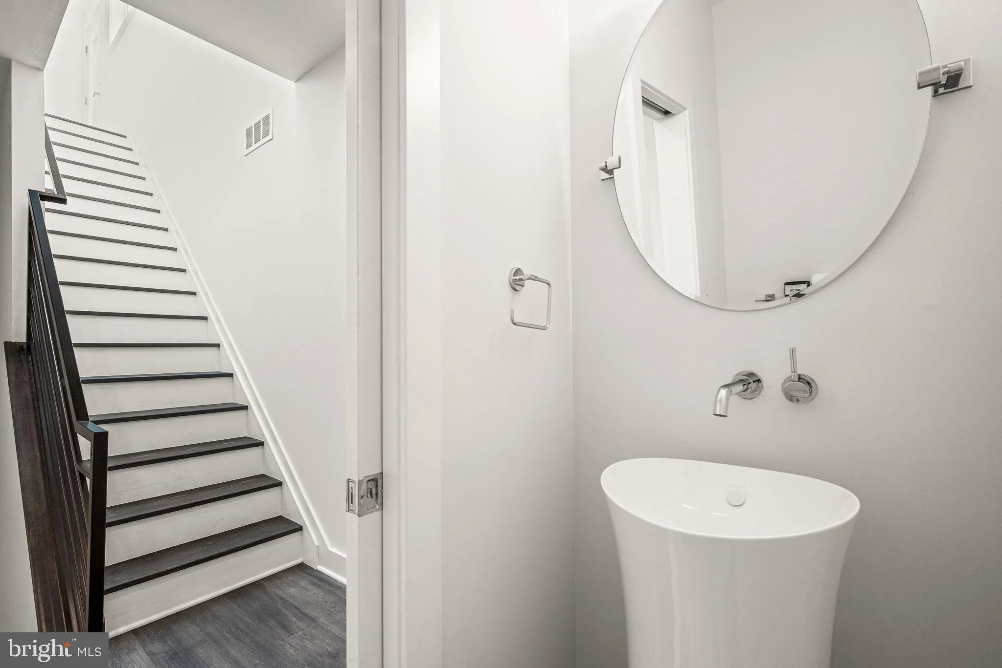 Philadelphia, Pennsylvania 19147, United States, 3 Bedrooms Bedrooms, ,5 BathroomsBathrooms,Residential,Coming Soon,157155