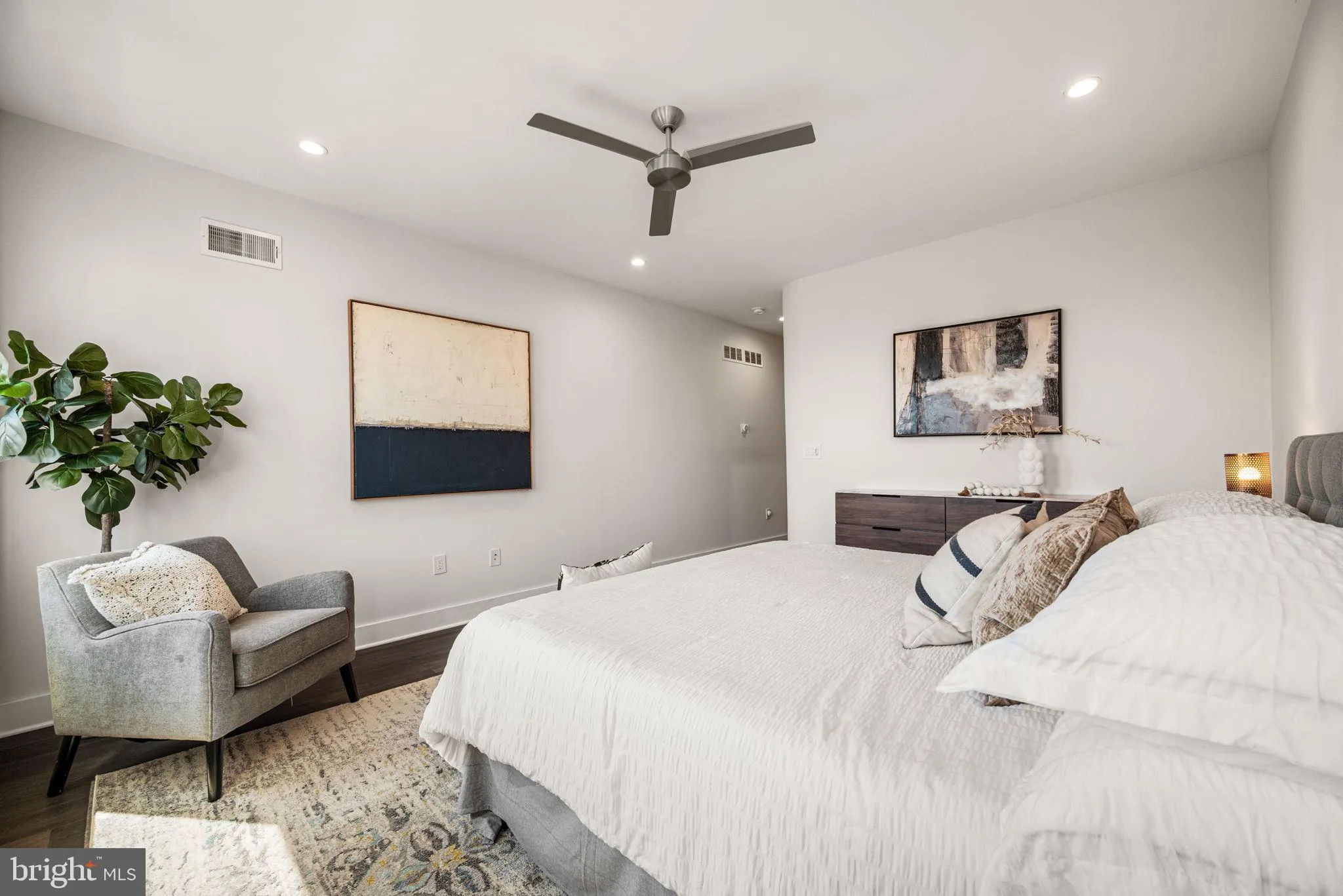 Philadelphia, Pennsylvania 19147, United States, 3 Bedrooms Bedrooms, ,5 BathroomsBathrooms,Residential,Coming Soon,157155