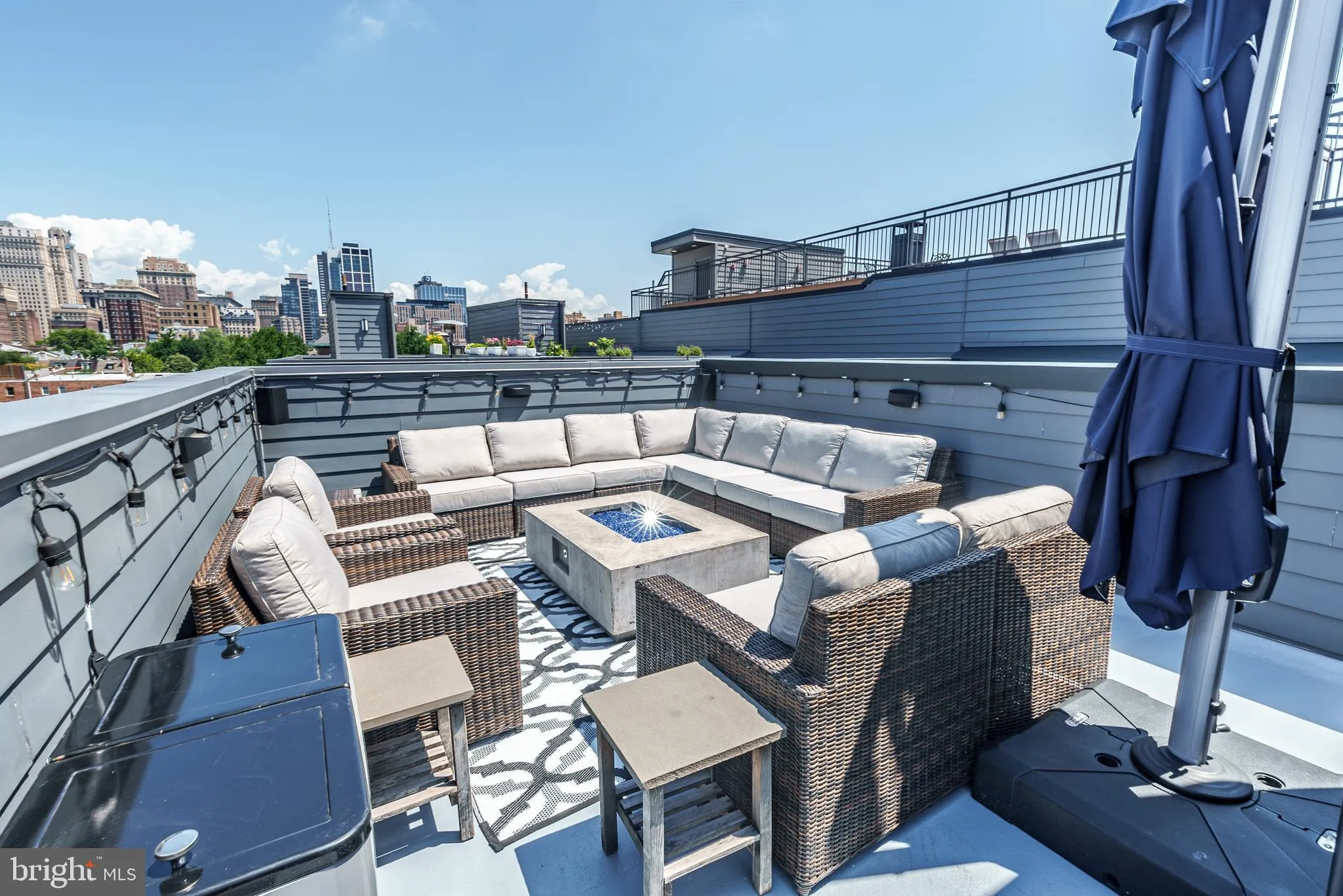 Philadelphia, Pennsylvania 19147, United States, 3 Bedrooms Bedrooms, ,5 BathroomsBathrooms,Residential,Coming Soon,157155