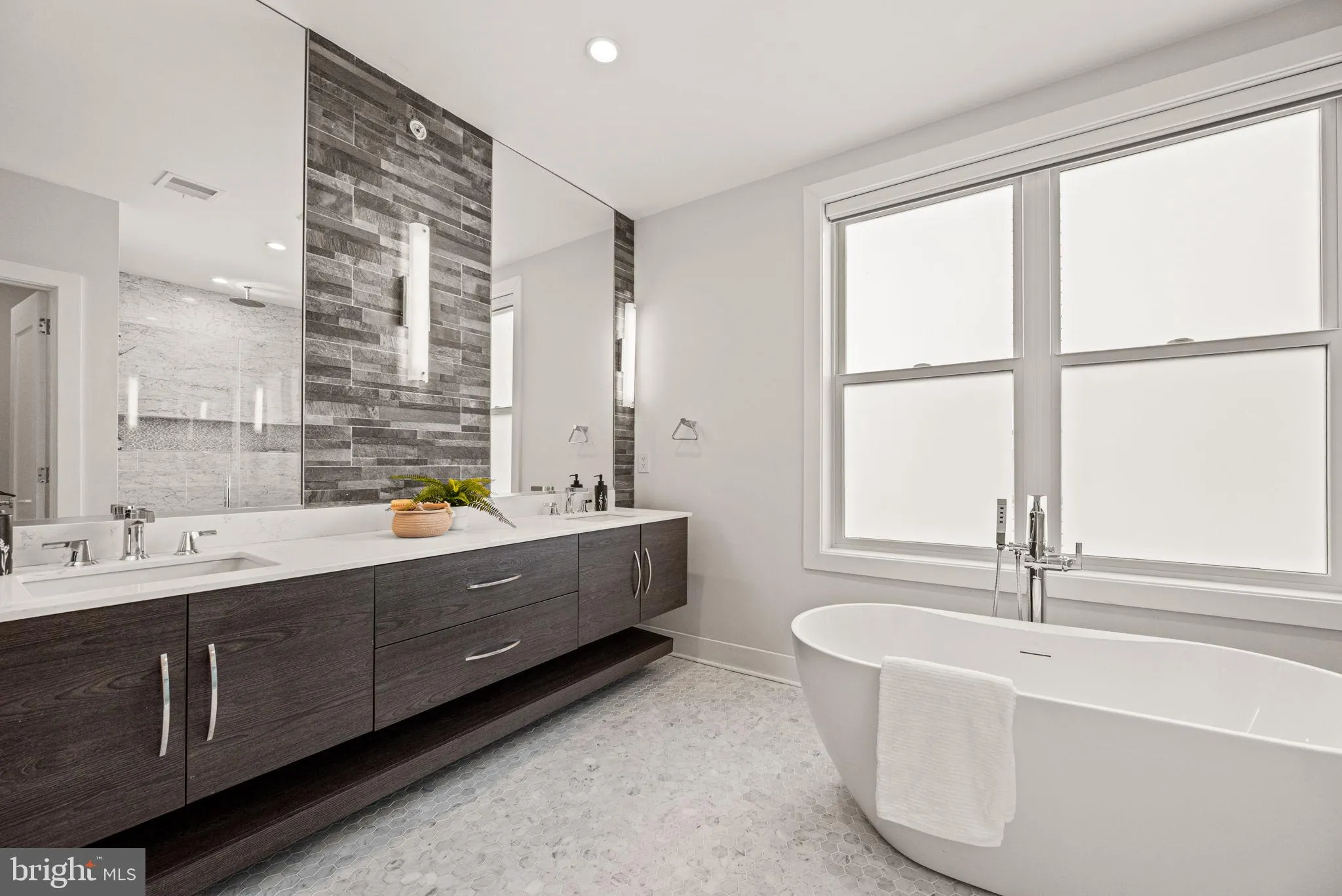 Philadelphia, Pennsylvania 19147, United States, 3 Bedrooms Bedrooms, ,5 BathroomsBathrooms,Residential,Coming Soon,157155