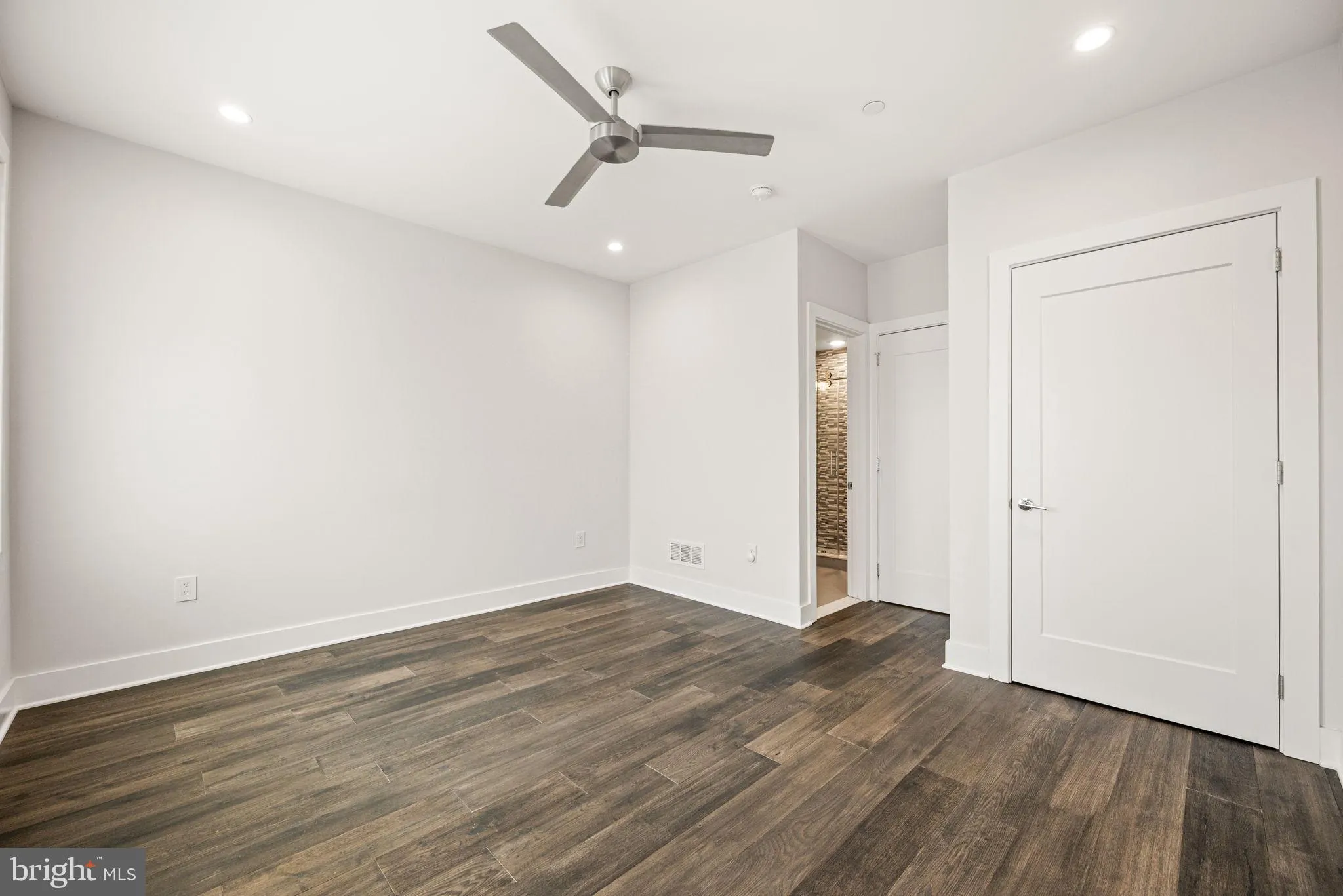 Philadelphia, Pennsylvania 19147, United States, 3 Bedrooms Bedrooms, ,5 BathroomsBathrooms,Residential,Coming Soon,157155