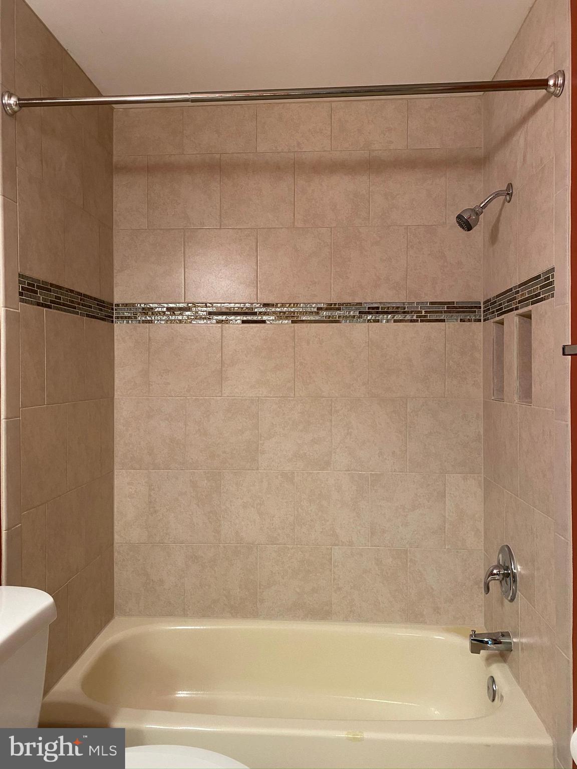 AFTON GLEN - Residential Lease