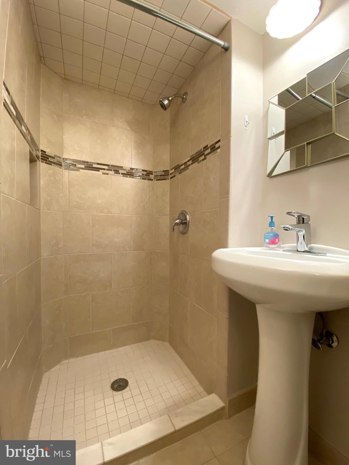 AFTON GLEN - Residential Lease