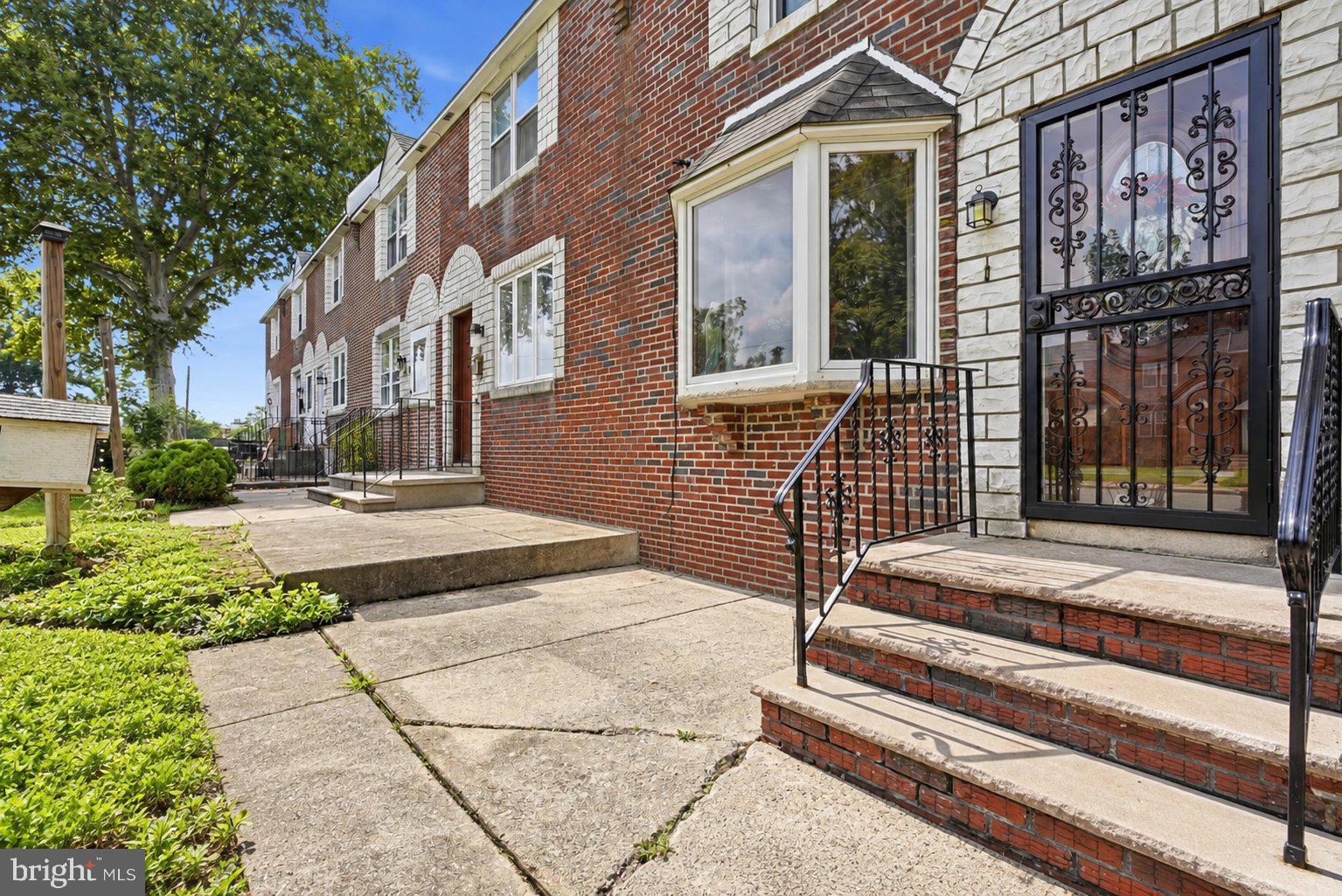 1118 TREMONT DRIVE