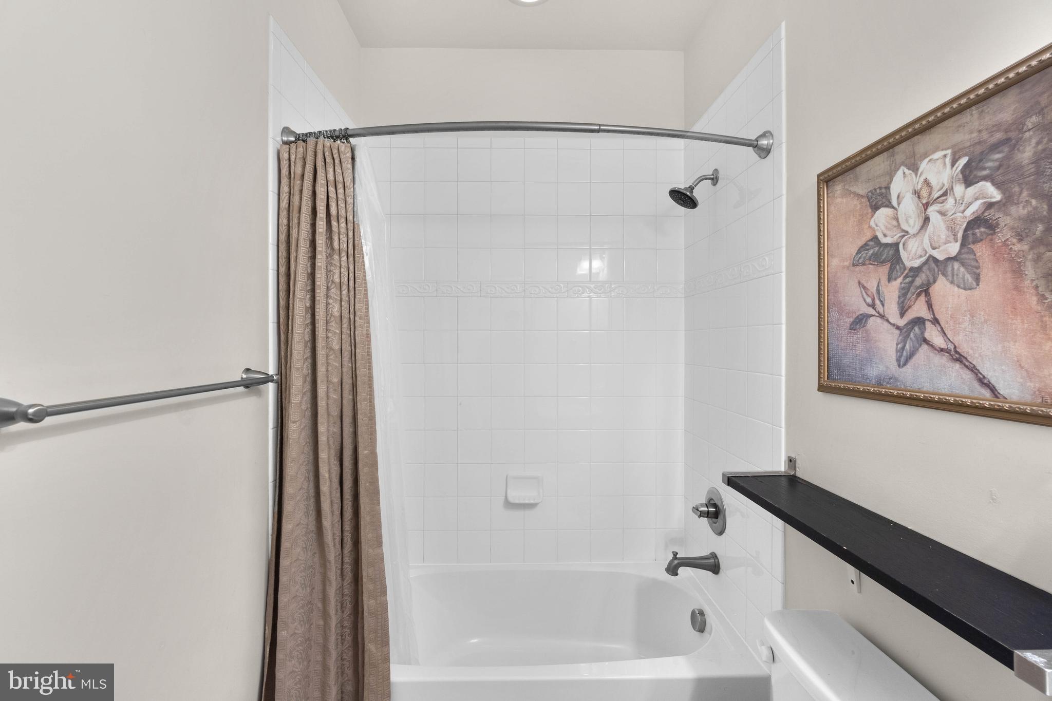 HOWARD SQUARE - Residential