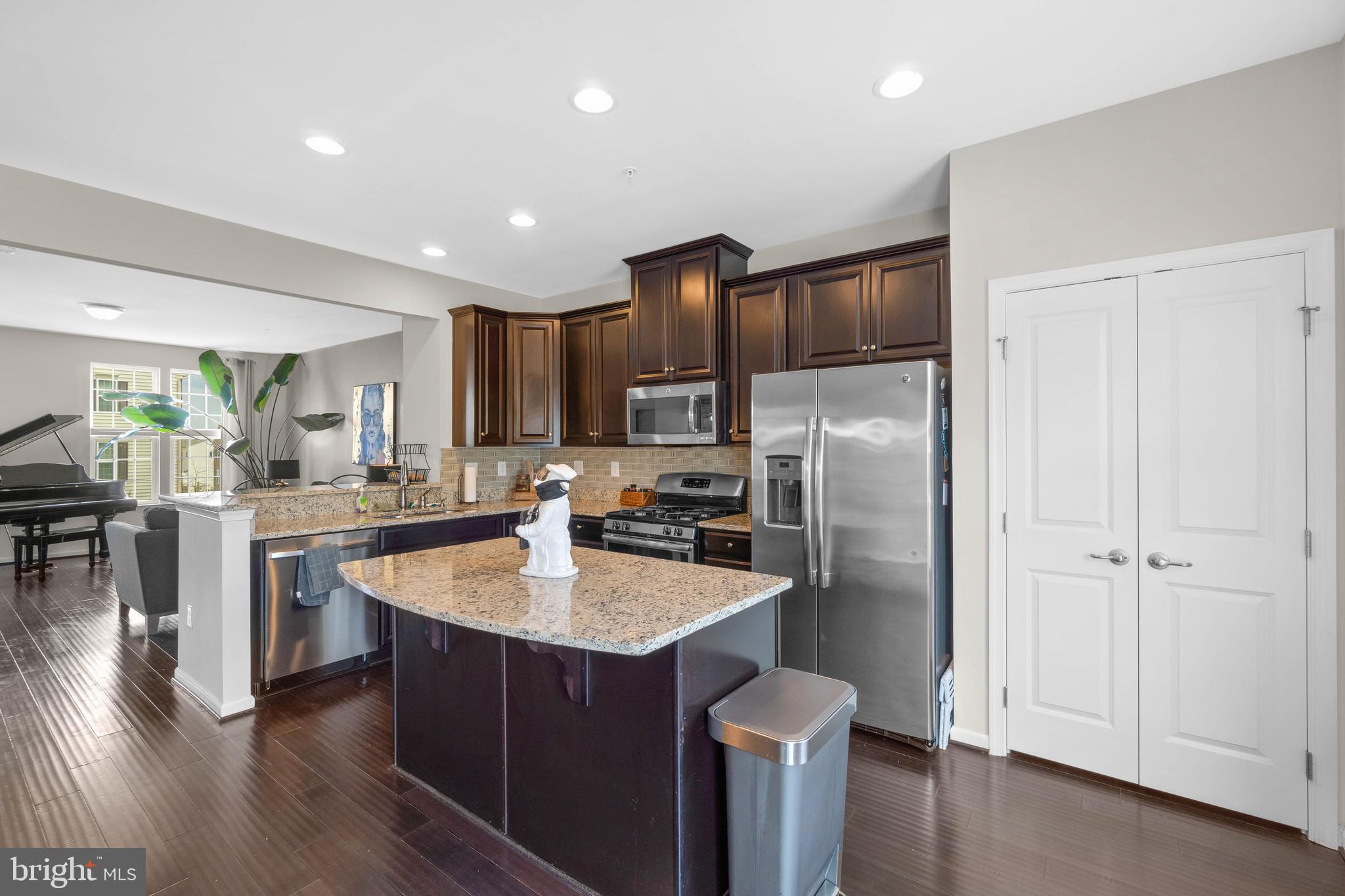 HOWARD SQUARE - Residential