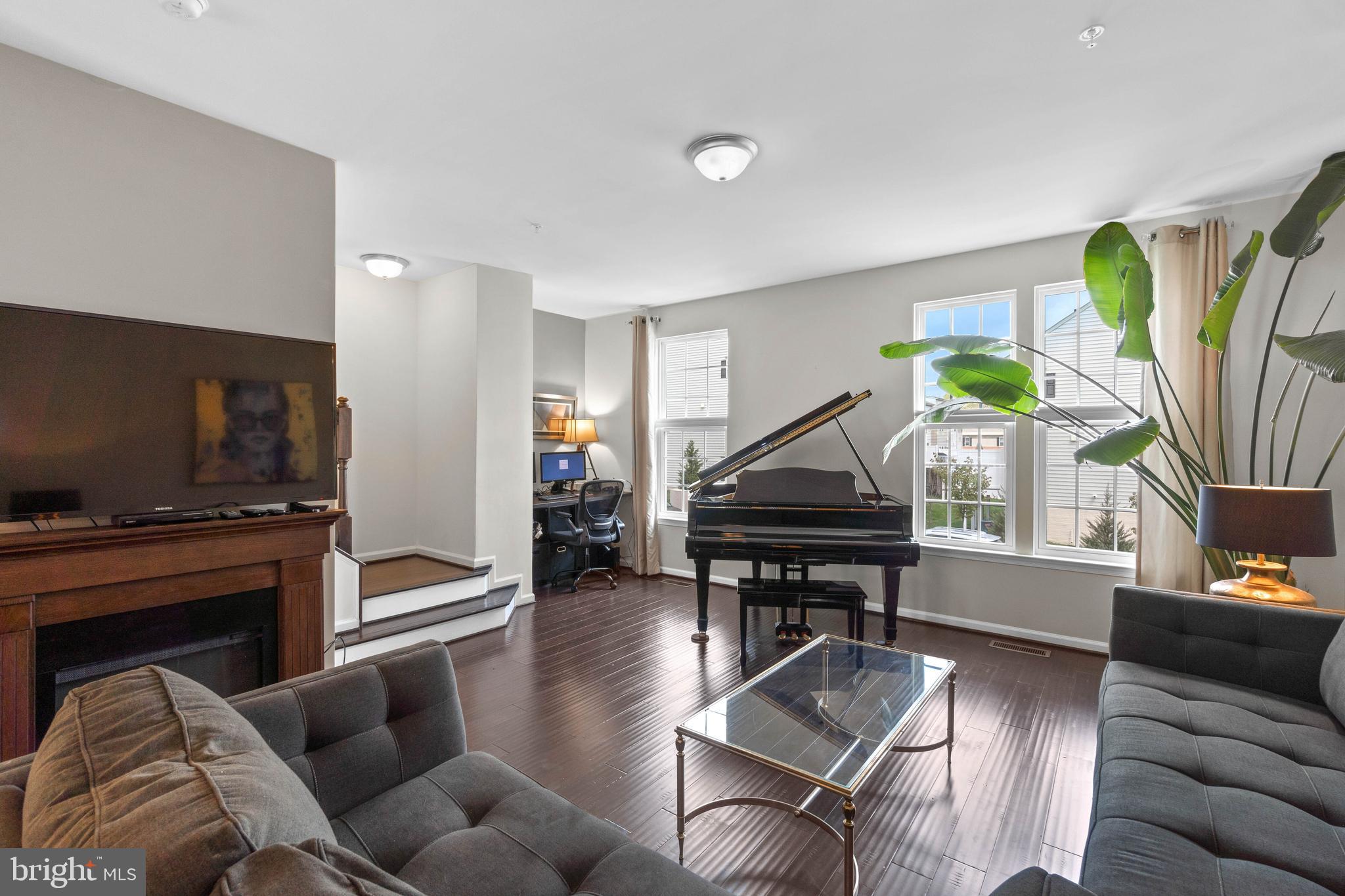 HOWARD SQUARE - Residential