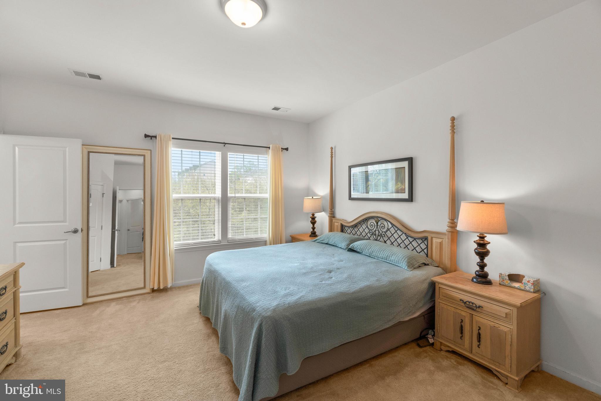 HOWARD SQUARE - Residential