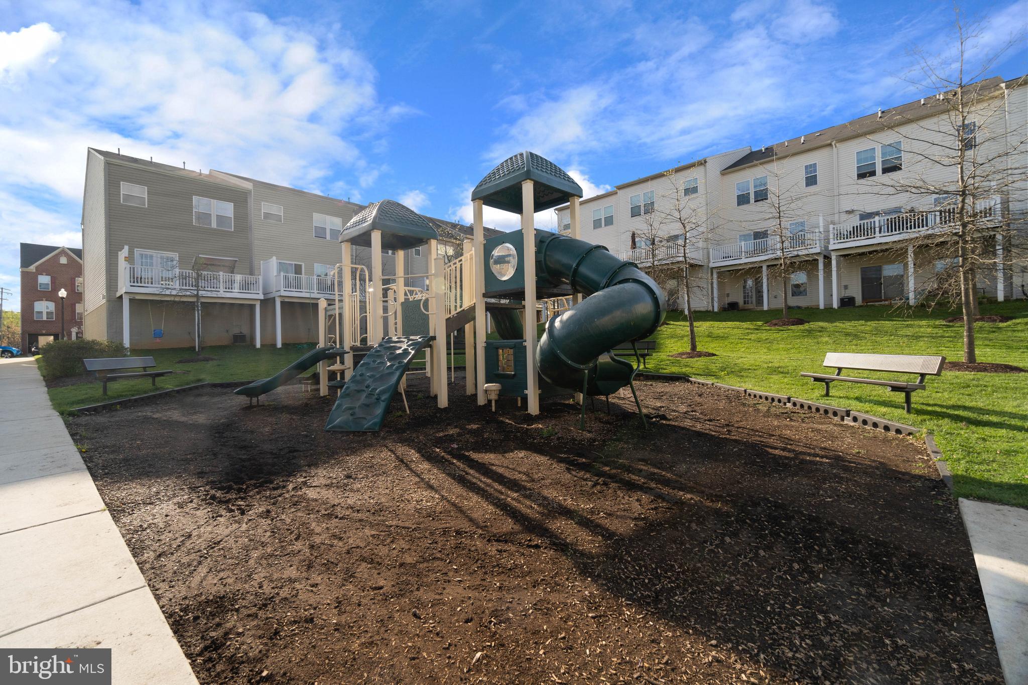 HOWARD SQUARE - Residential