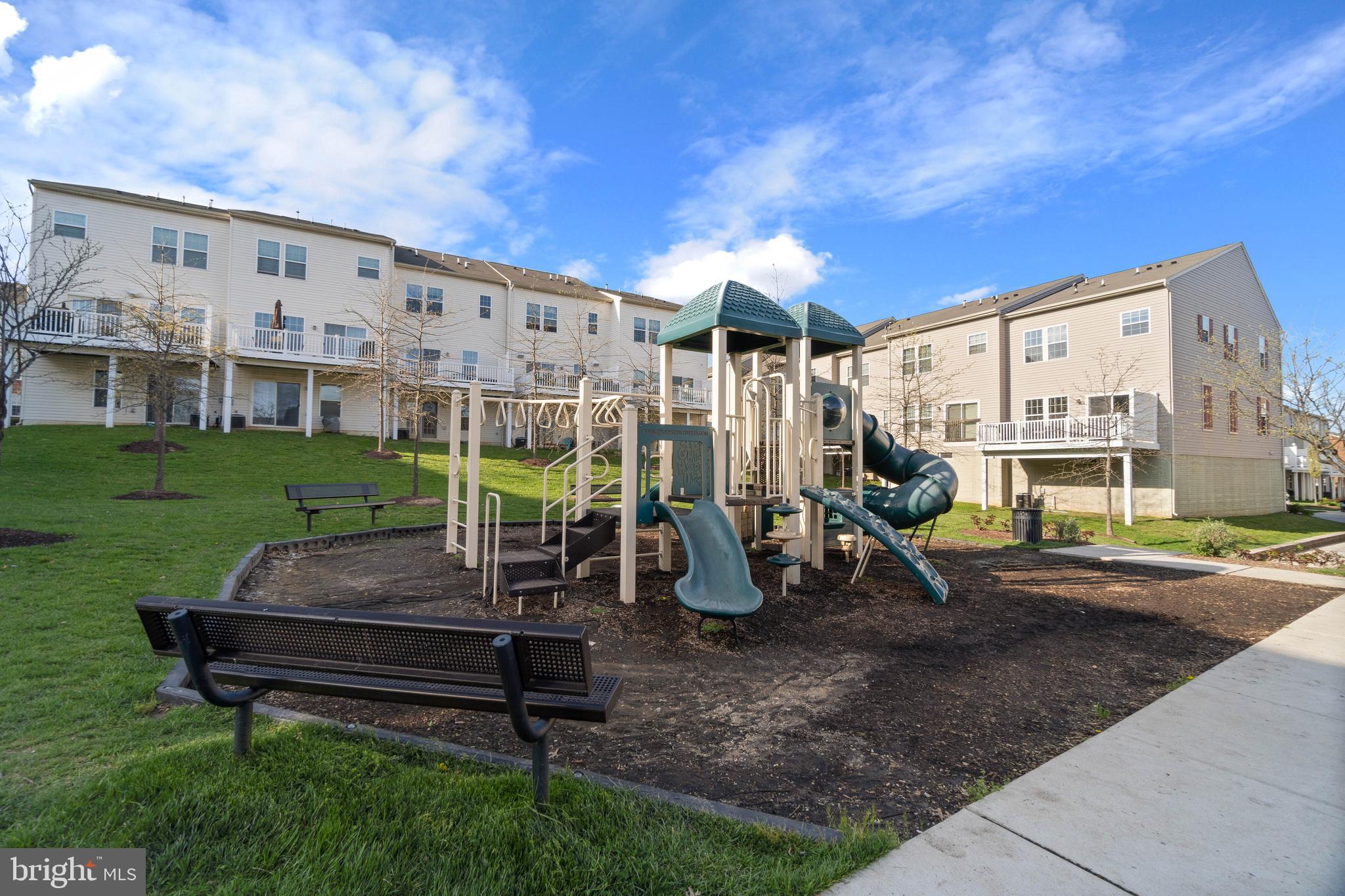 HOWARD SQUARE - Residential