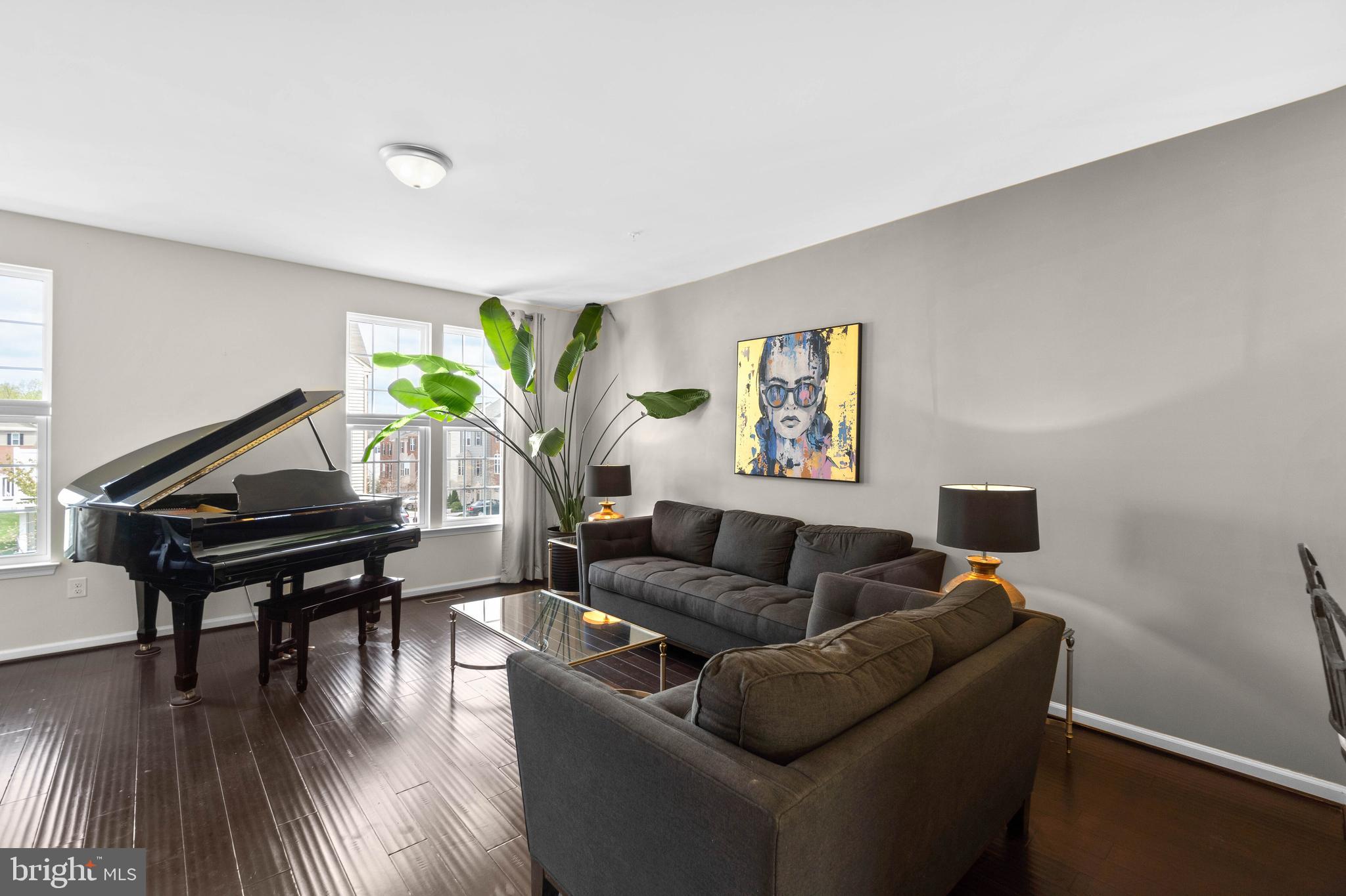 HOWARD SQUARE - Residential