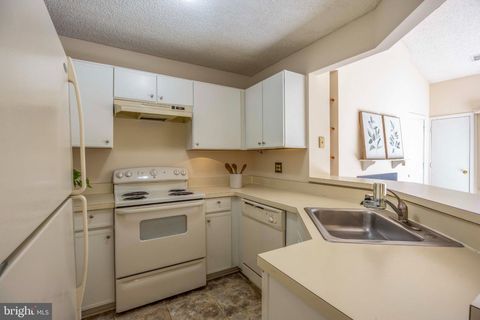 Tiny photo for 11703 - B Summerchase Circle #B, RESTON, VA 20194 (MLS # VAFX2302552)