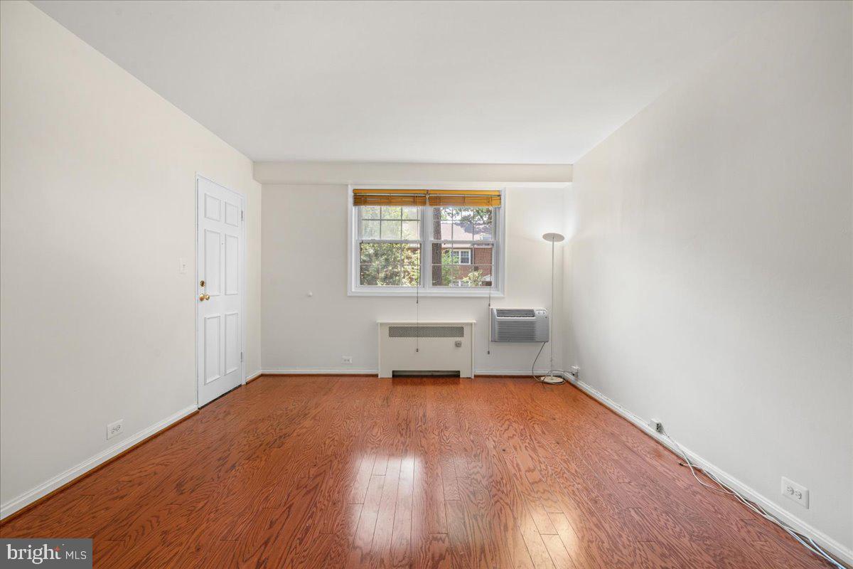 ARLINGTON OAKS - Residential