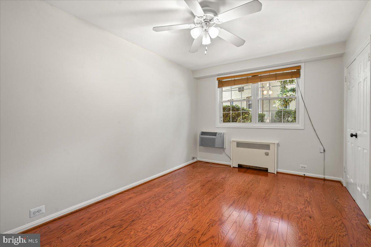 ARLINGTON OAKS - Residential