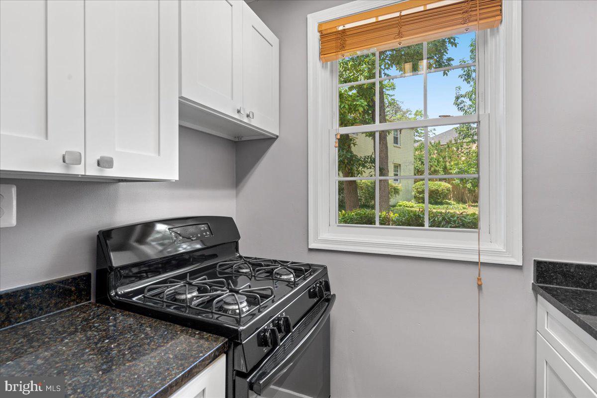 ARLINGTON OAKS - Residential