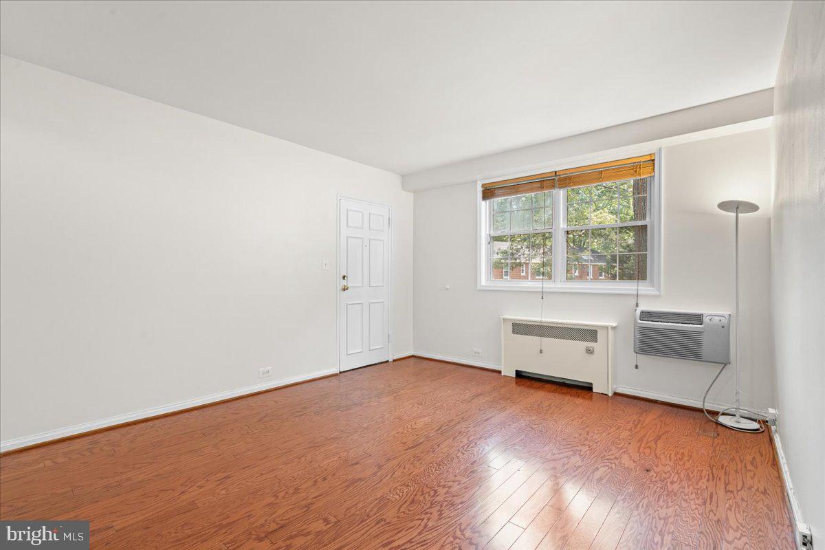 ARLINGTON OAKS - Residential