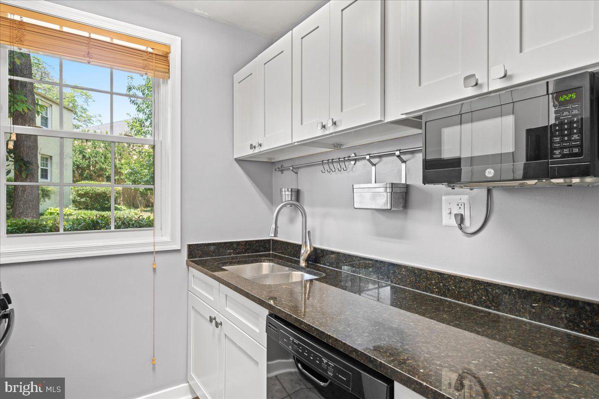 ARLINGTON OAKS - Residential