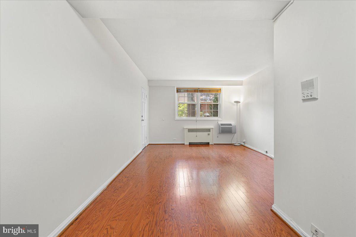 ARLINGTON OAKS - Residential