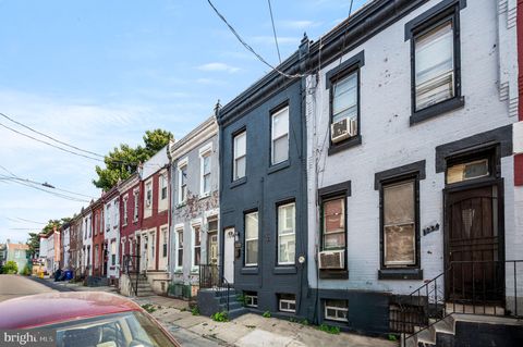 Townhouse For Sale - 1232 W Sergeant Street<br/> PHILADELPHIA, PA 19133
