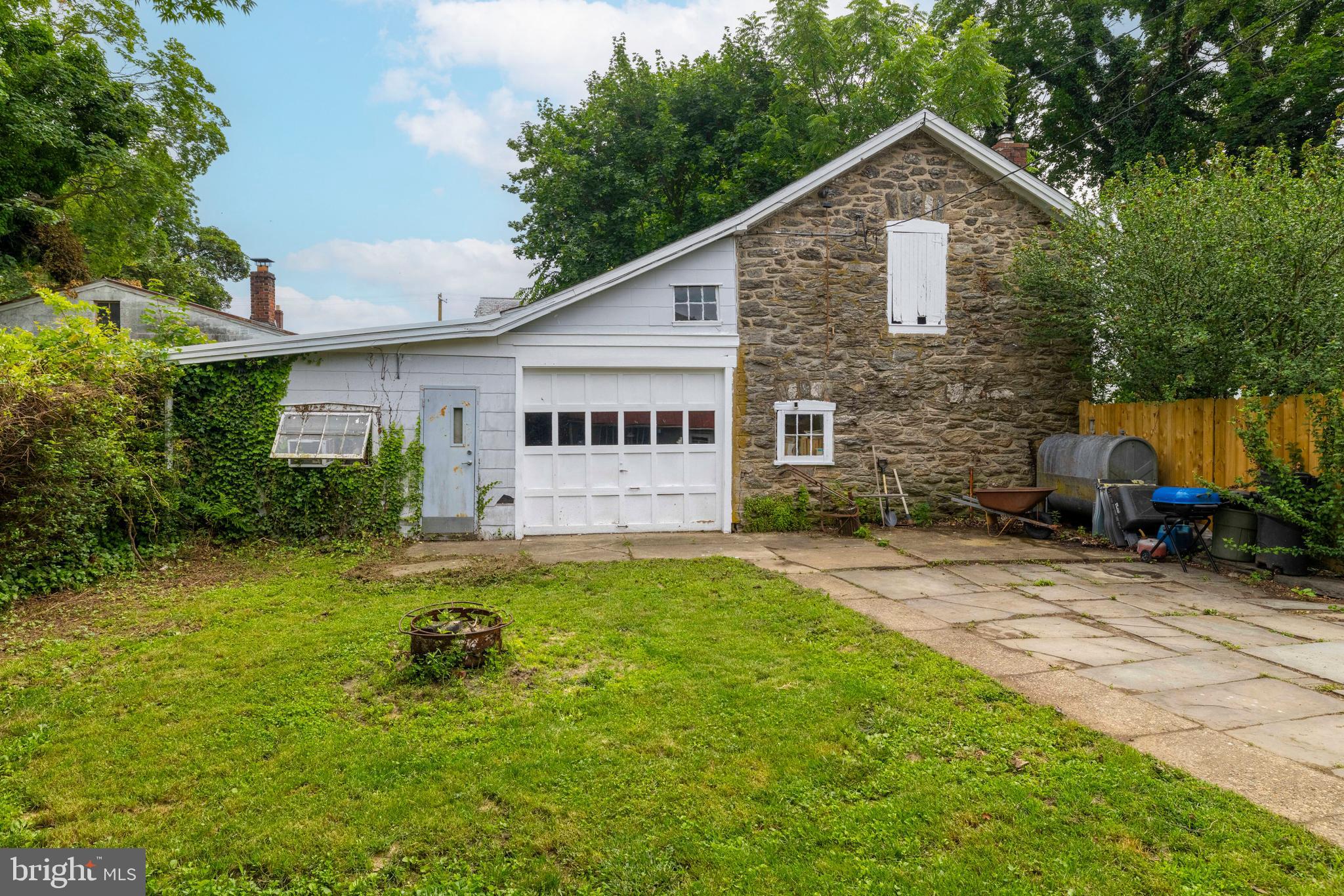1806 GRAHAM LANE