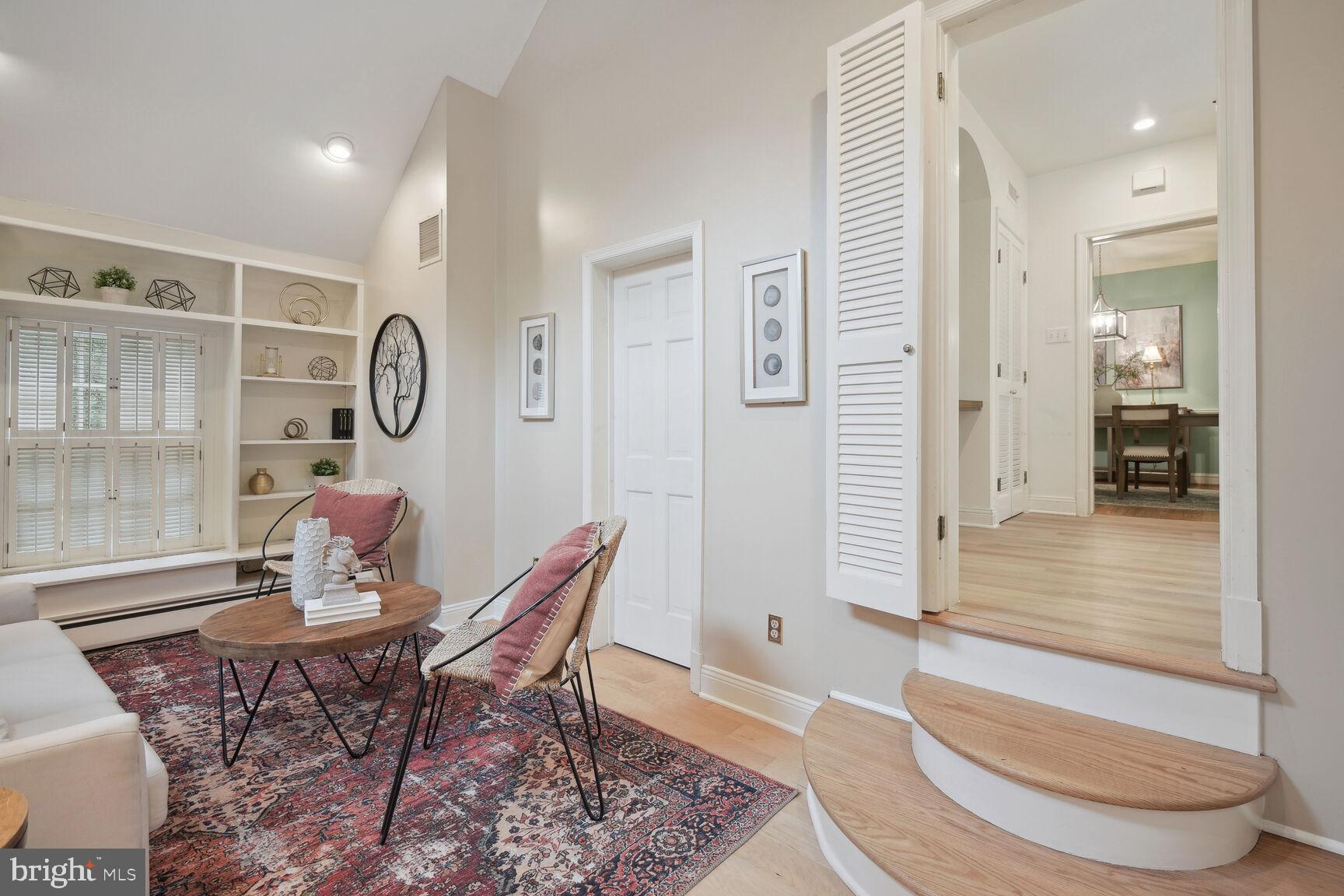 ENGLISH VILLAGE - Residential