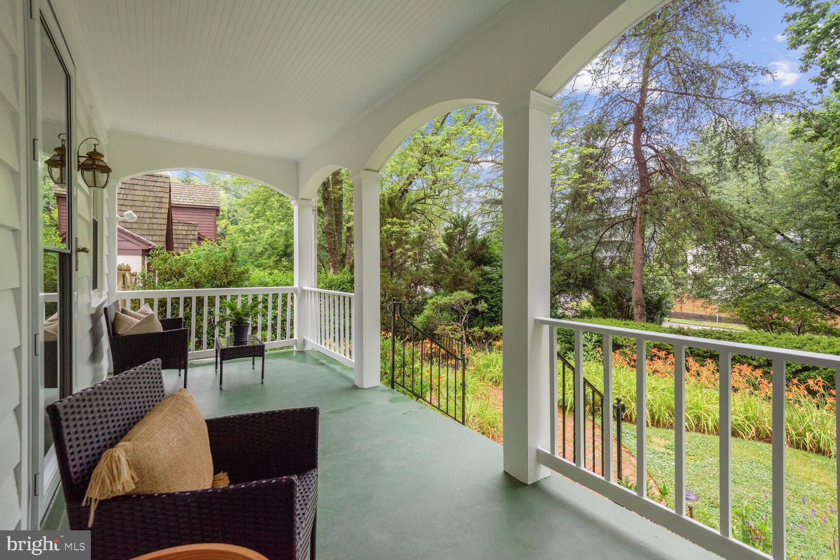 ENGLISH VILLAGE - Residential