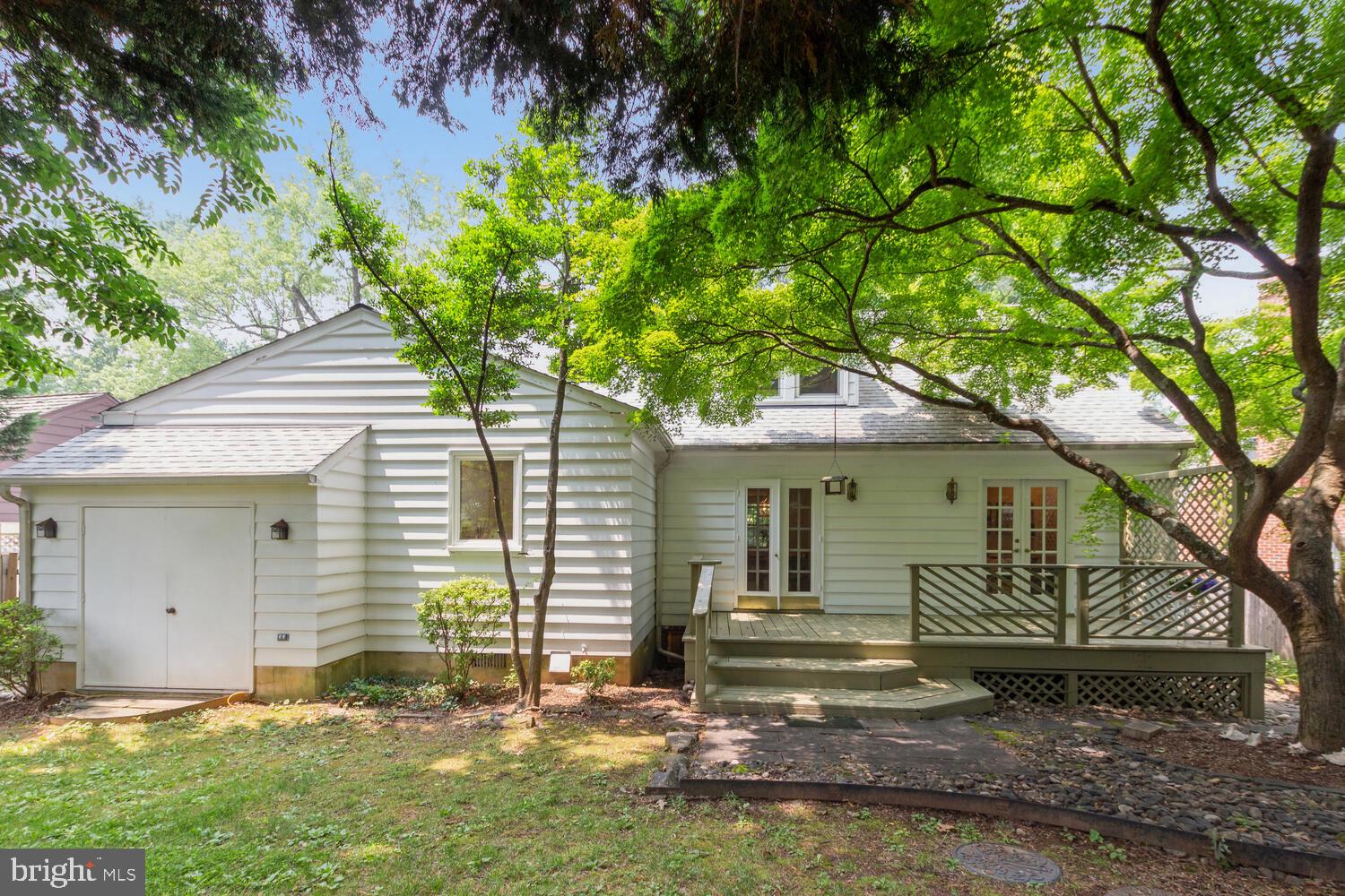 ENGLISH VILLAGE - Residential