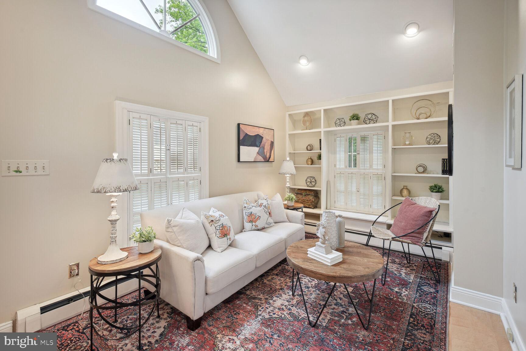 ENGLISH VILLAGE - Residential