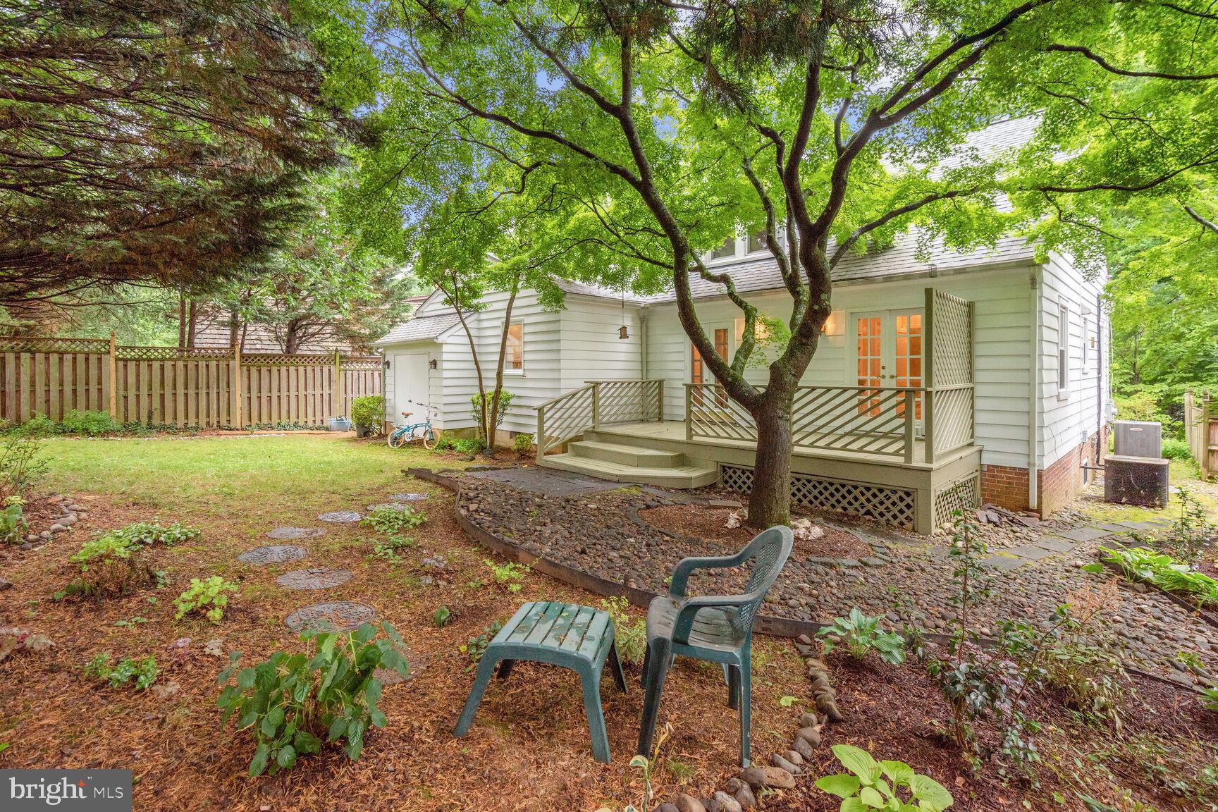 ENGLISH VILLAGE - Residential