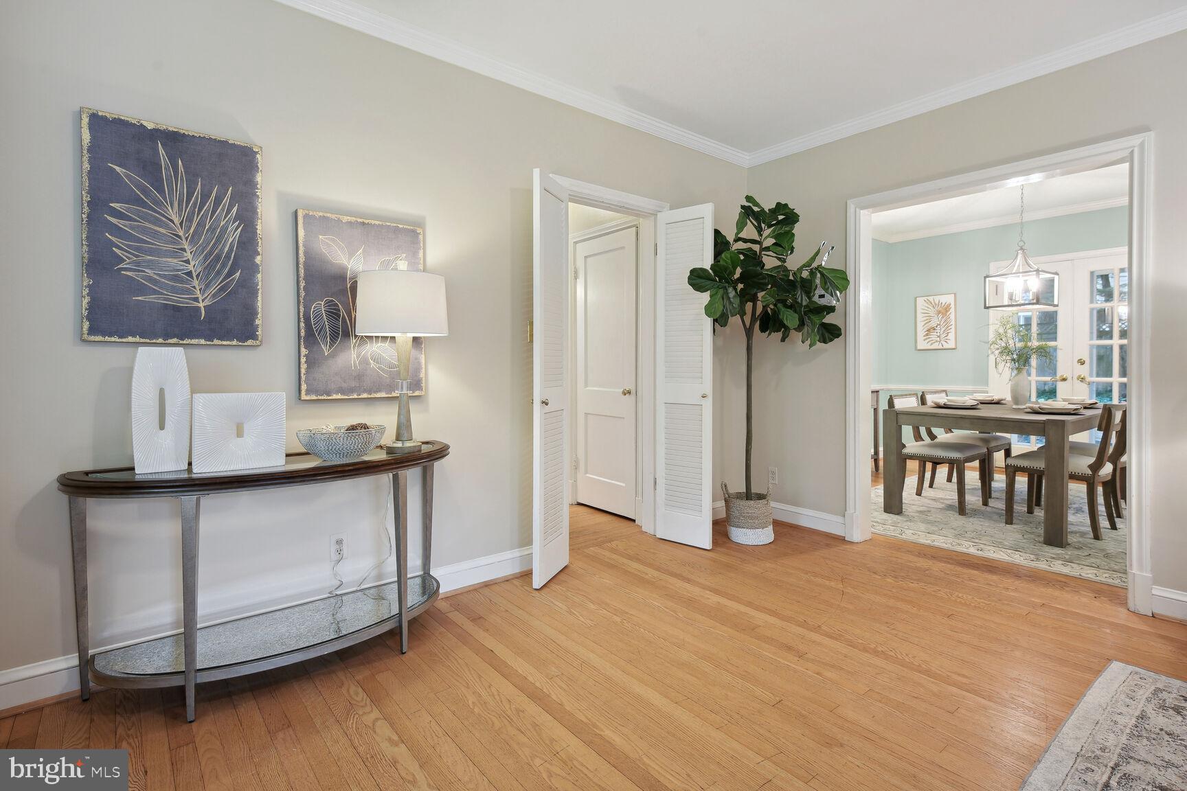 ENGLISH VILLAGE - Residential