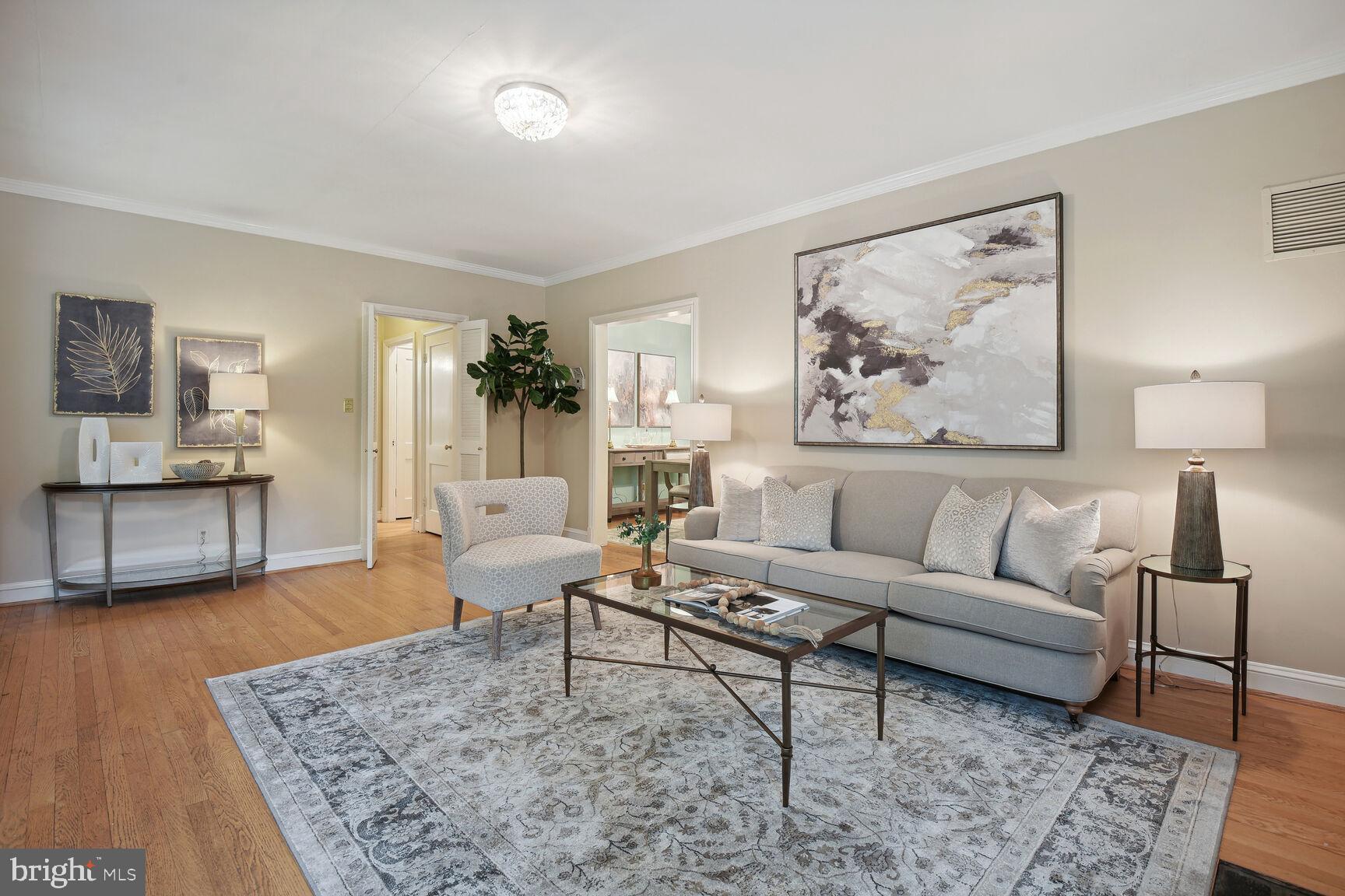 ENGLISH VILLAGE - Residential