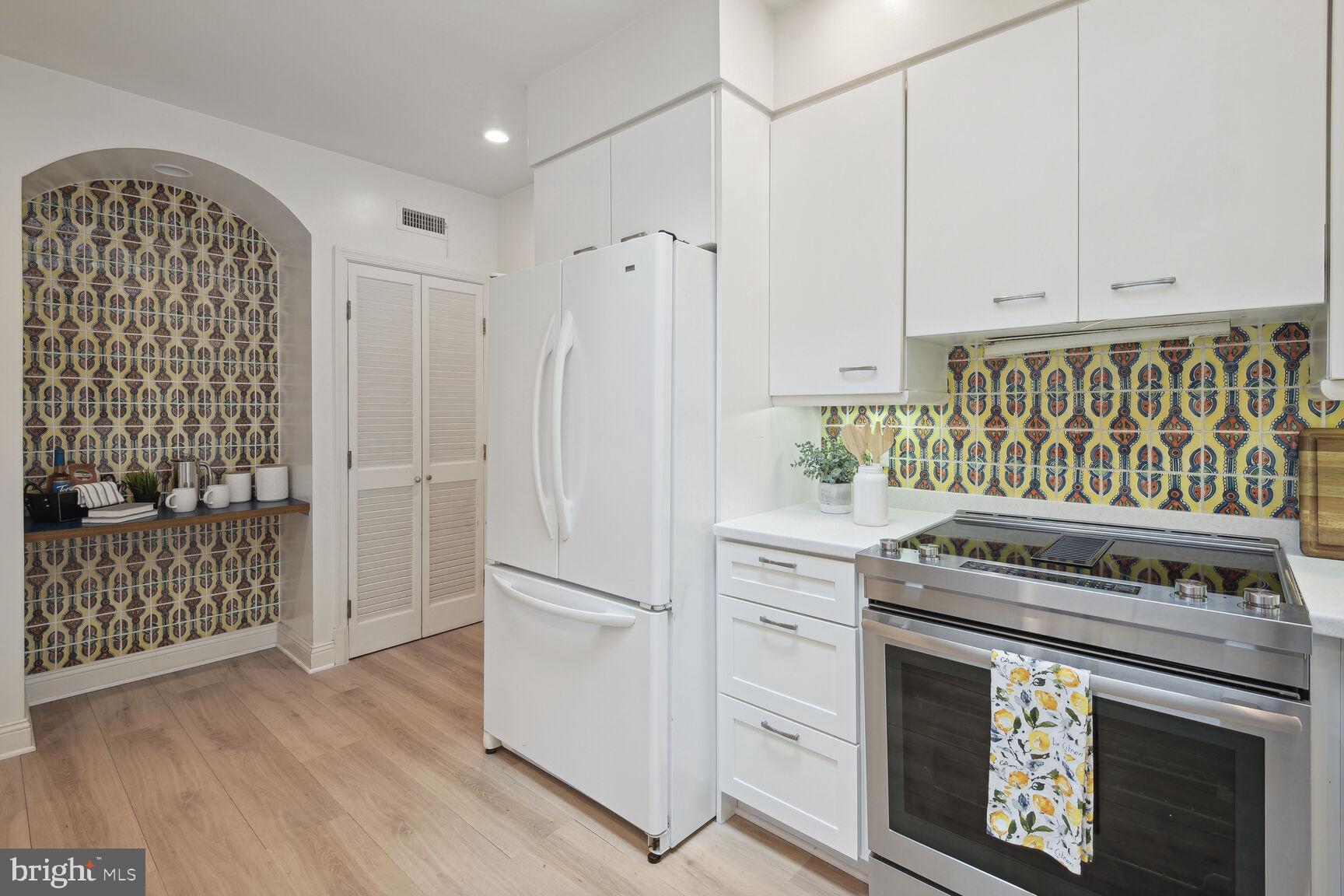 ENGLISH VILLAGE - Residential