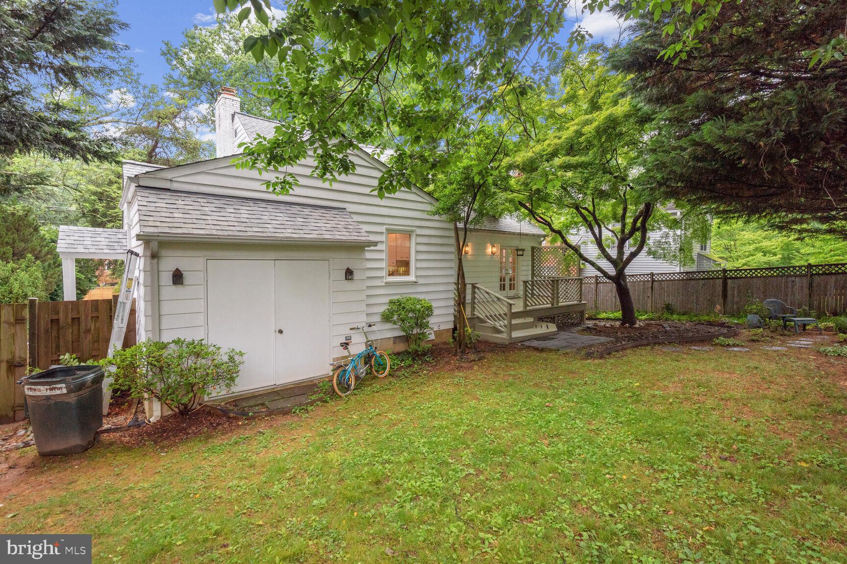 ENGLISH VILLAGE - Residential