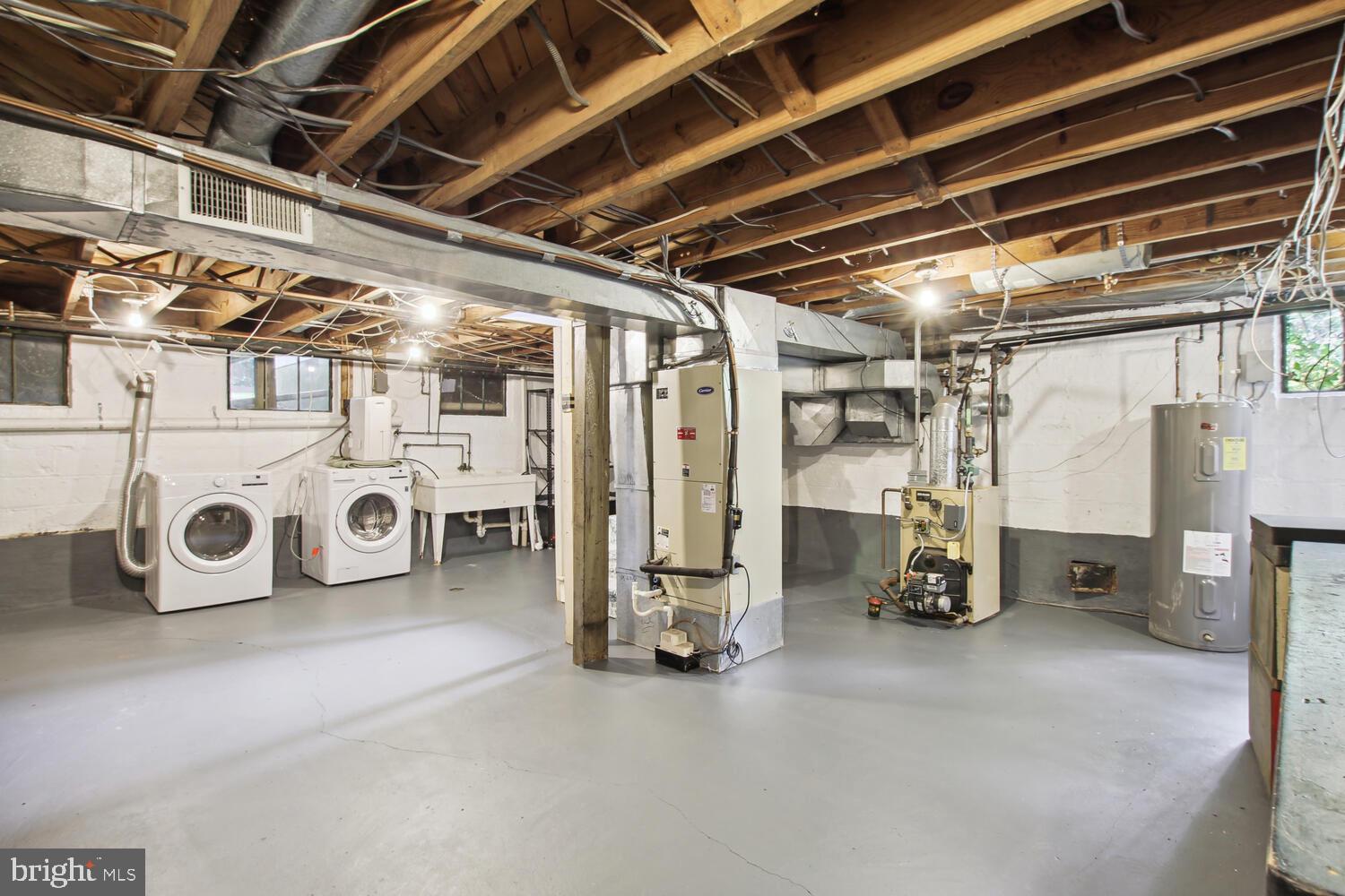 ENGLISH VILLAGE - Residential