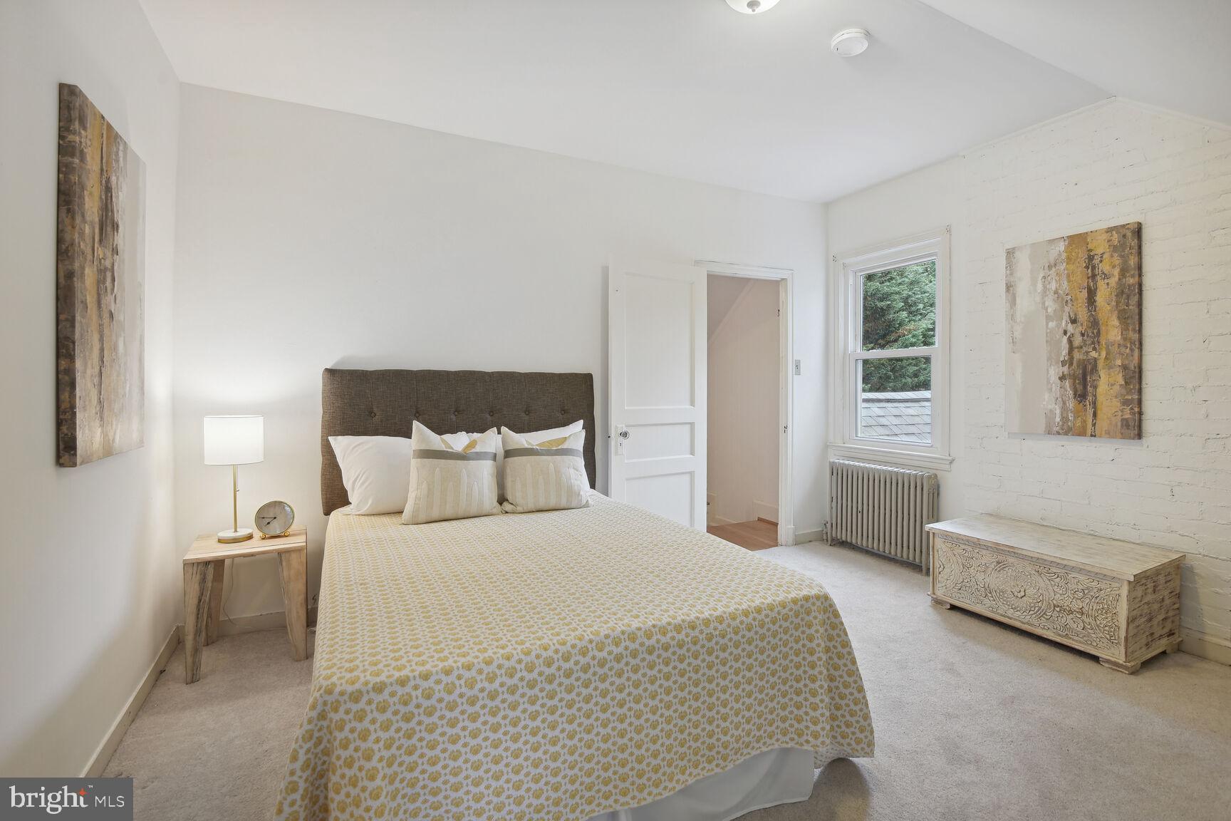 ENGLISH VILLAGE - Residential