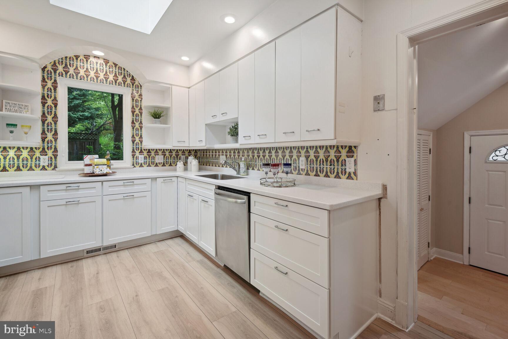 ENGLISH VILLAGE - Residential