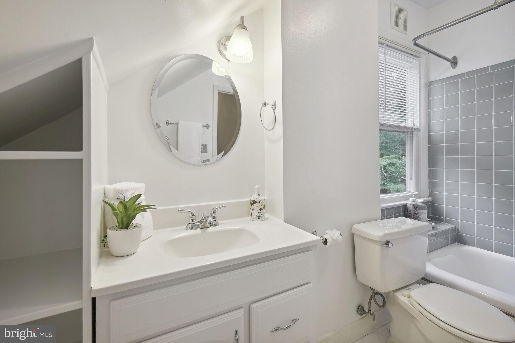 ENGLISH VILLAGE - Residential